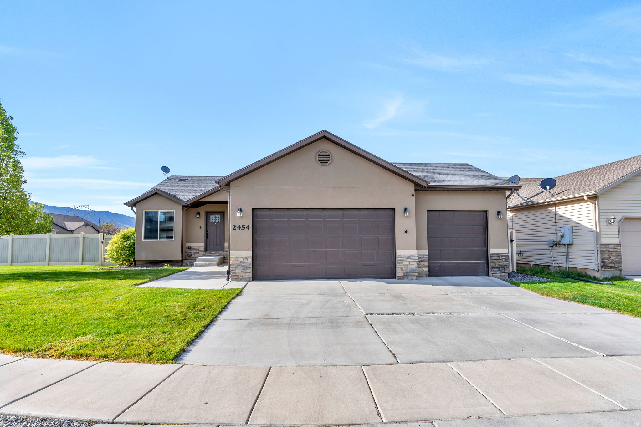 2454 E OX YOKE DR
