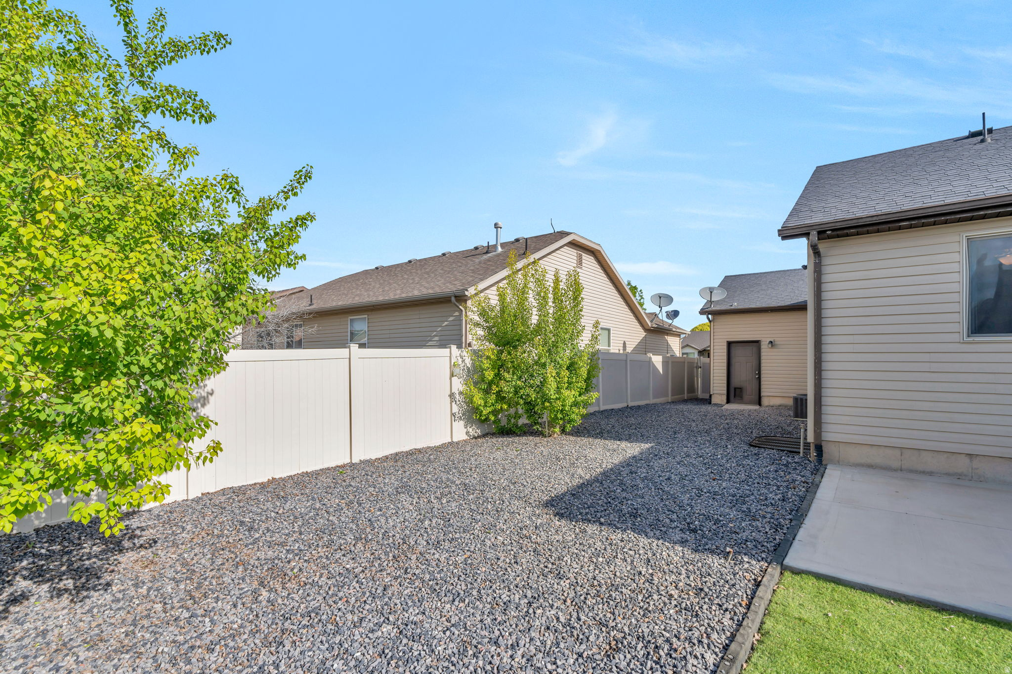 2454 E OX YOKE DR
