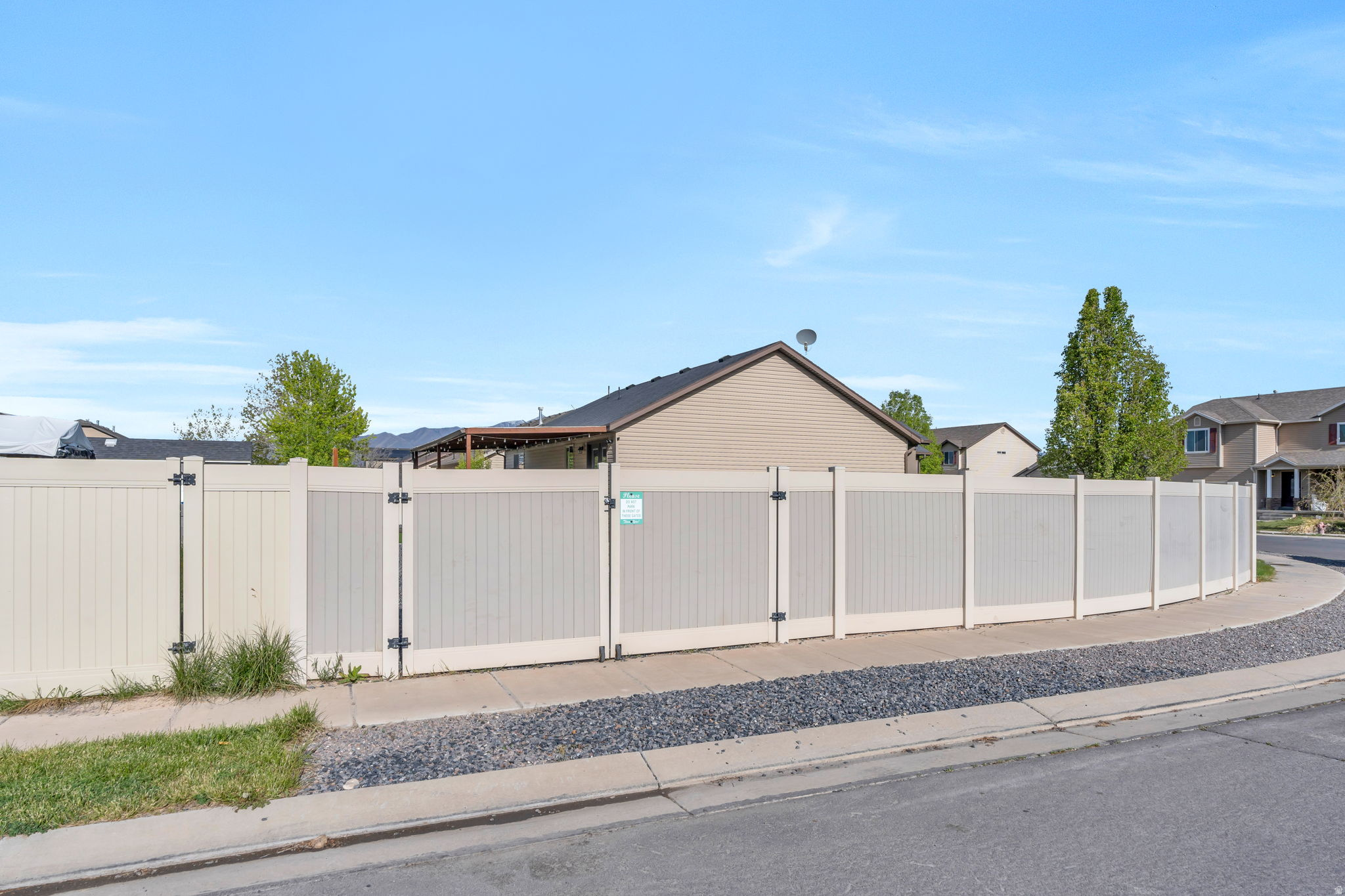 2454 E OX YOKE DR