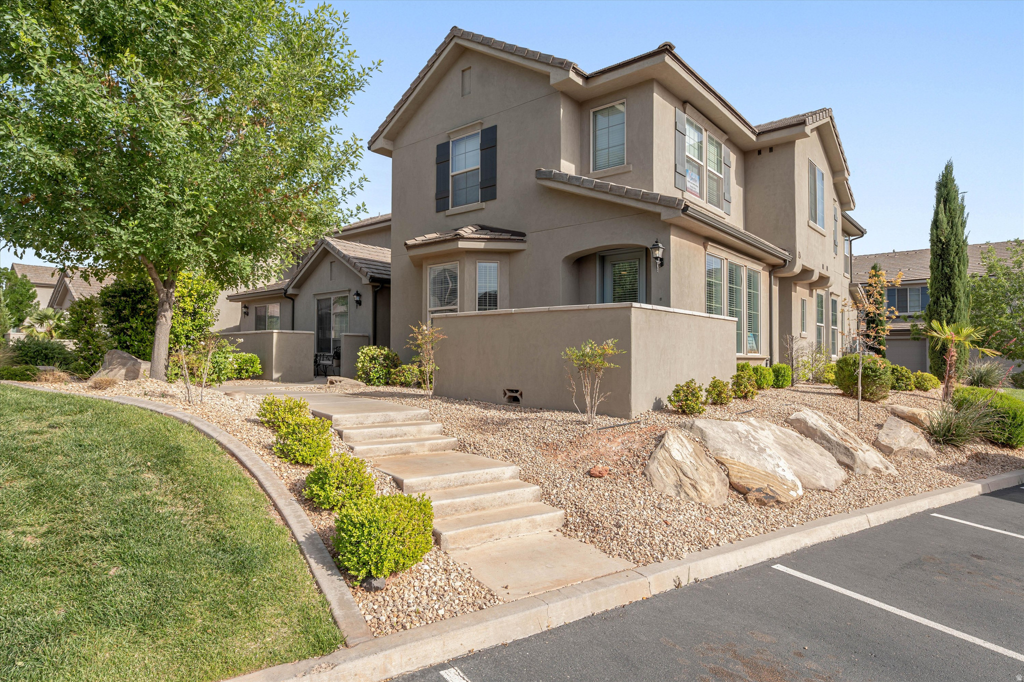 1899 E FIESTA LN