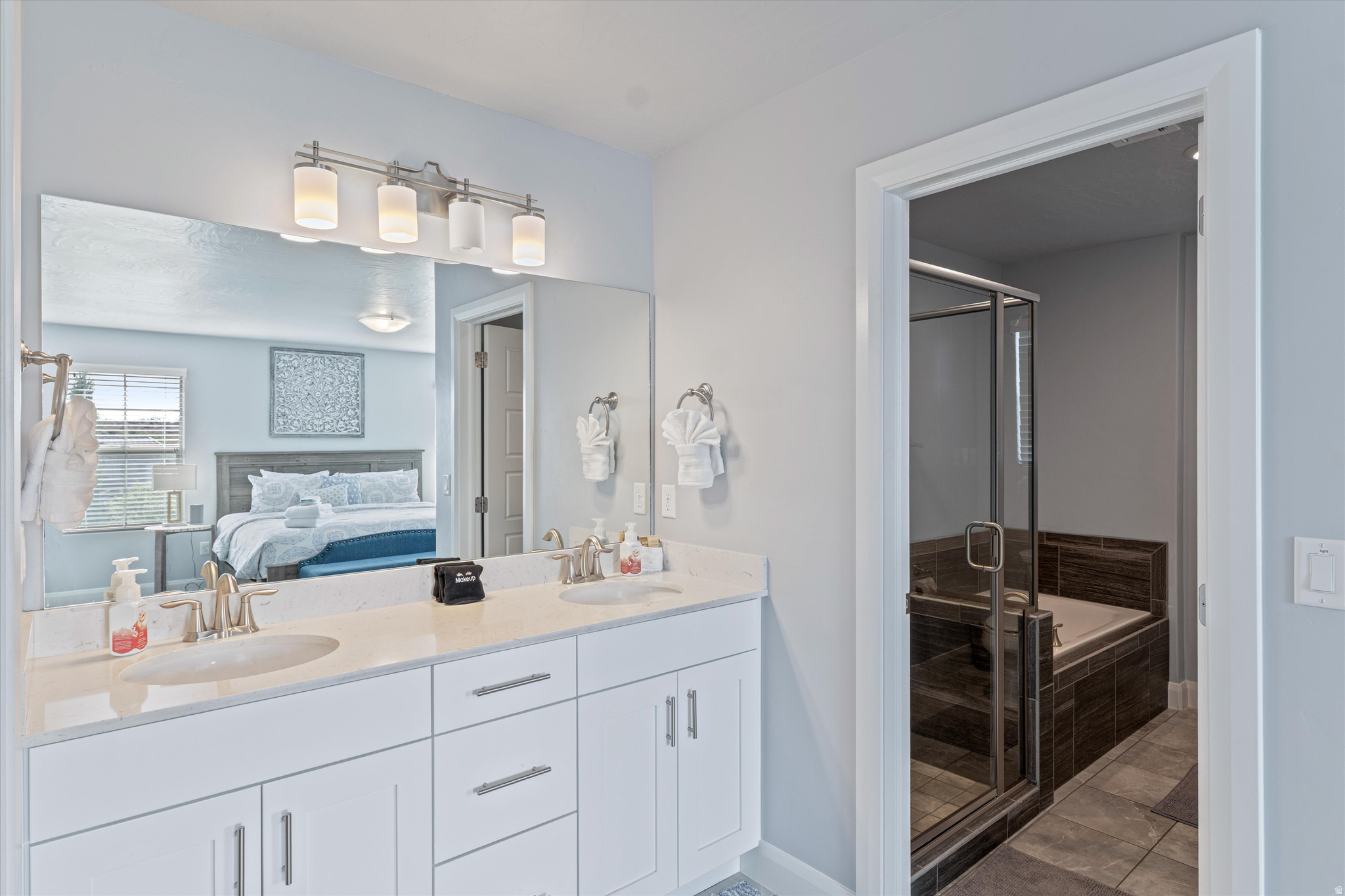 1899 E FIESTA LN