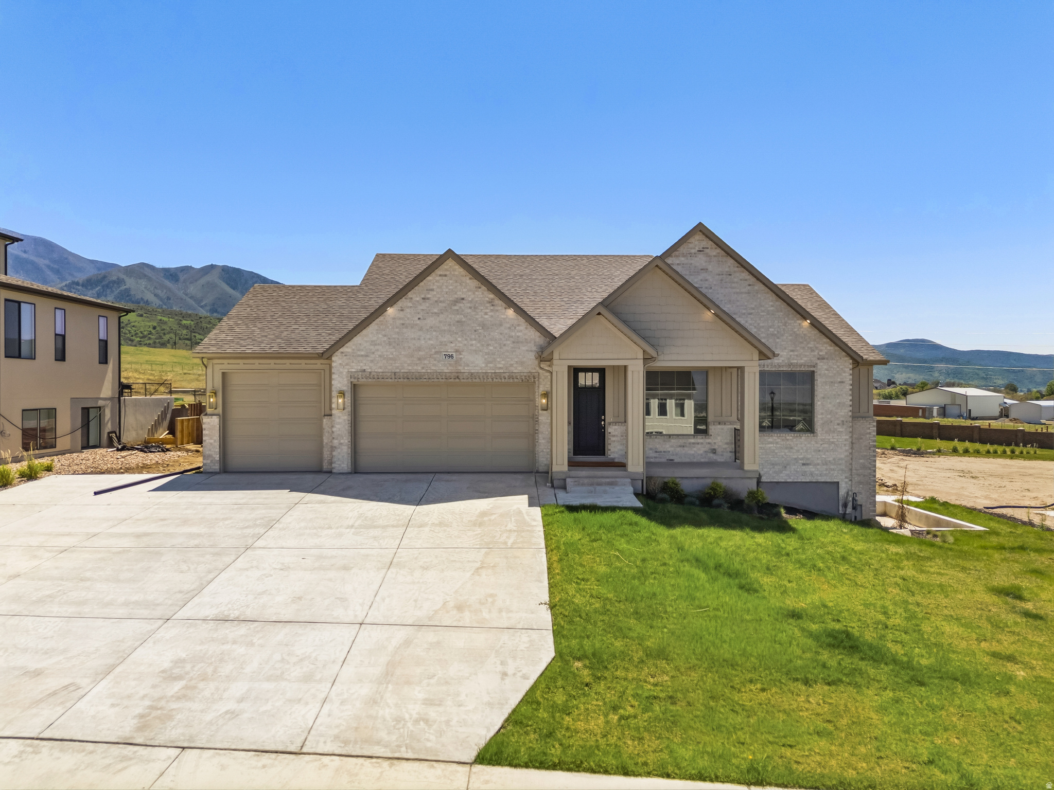 796 E RIDGE VIEW DR