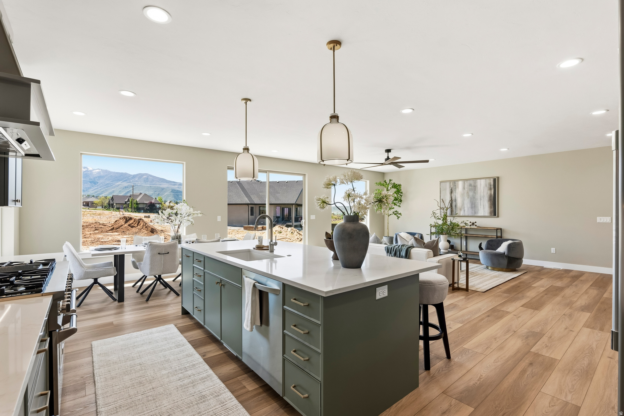 796 E RIDGE VIEW DR