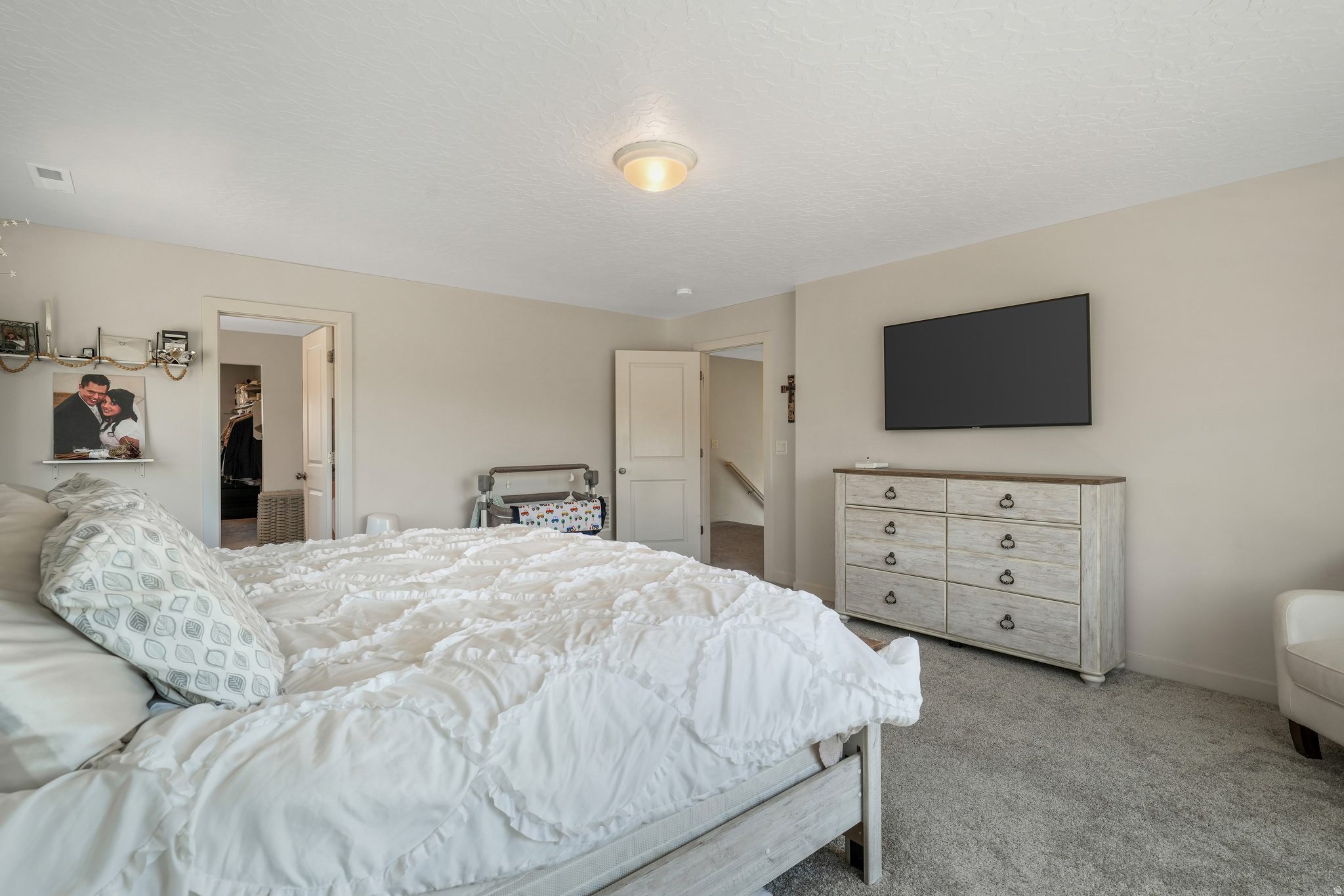 537 W FLORA DR