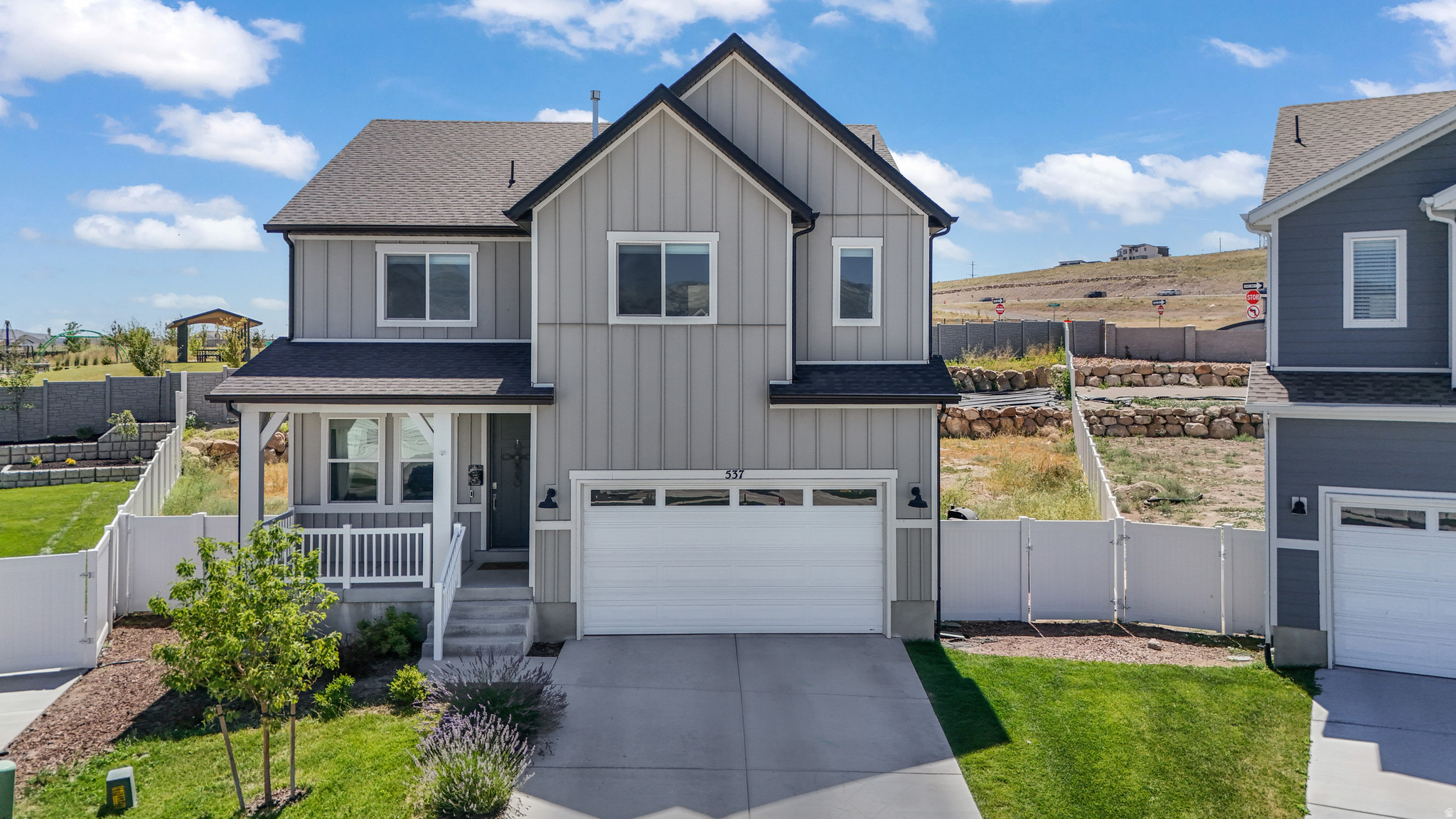 537 W FLORA DR
