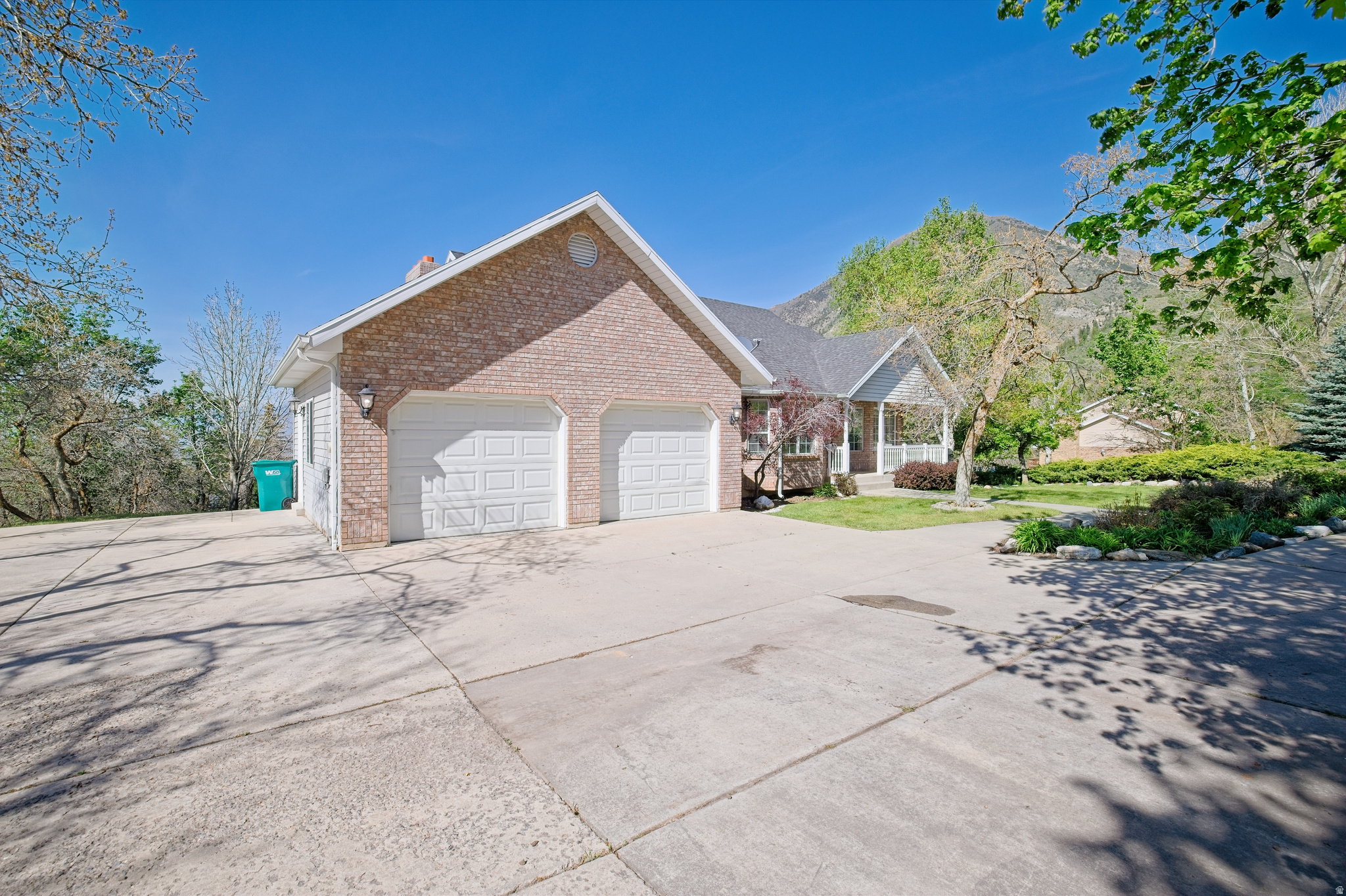 50 E HIGHLINE DR