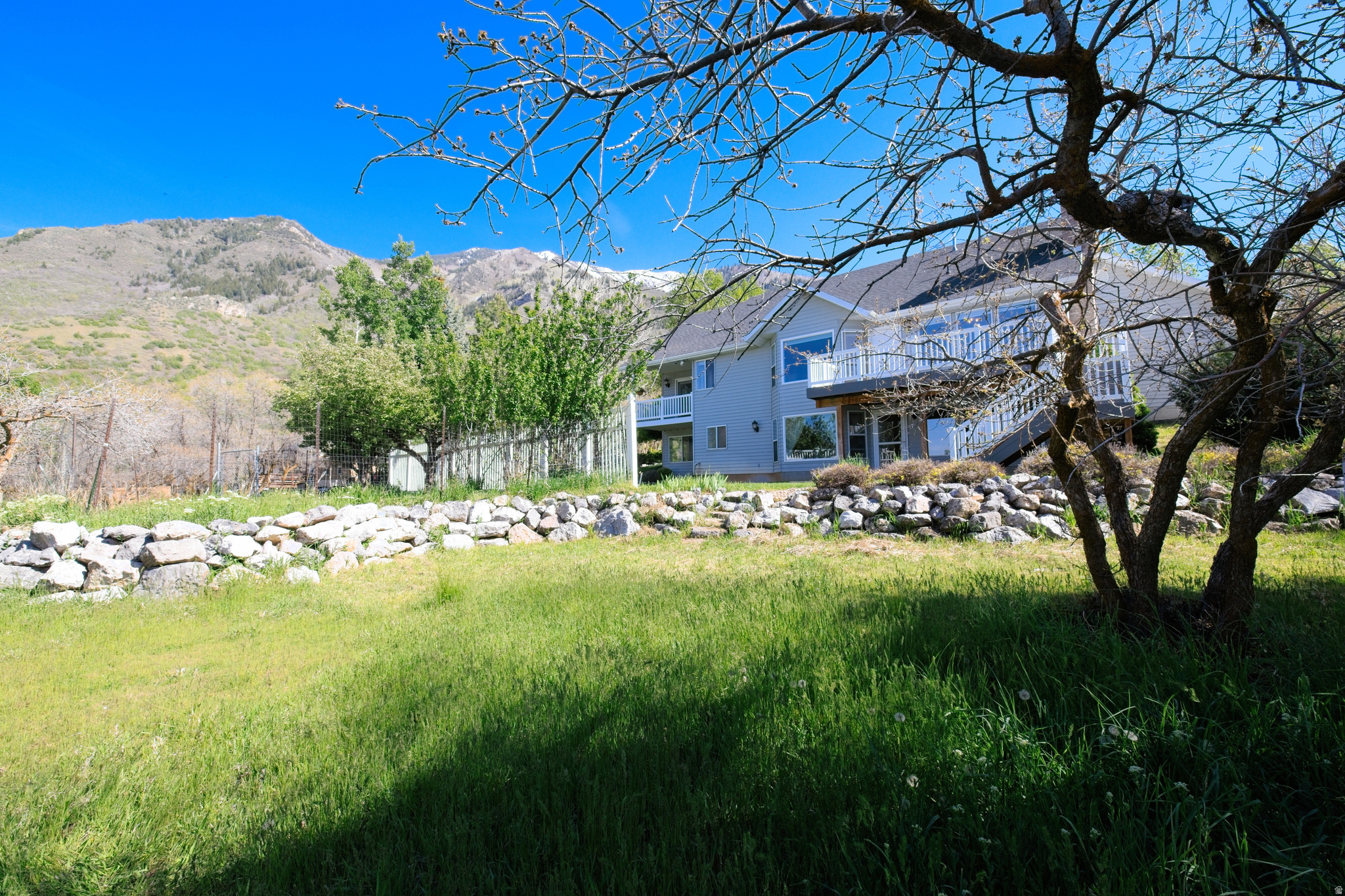 50 E HIGHLINE DR