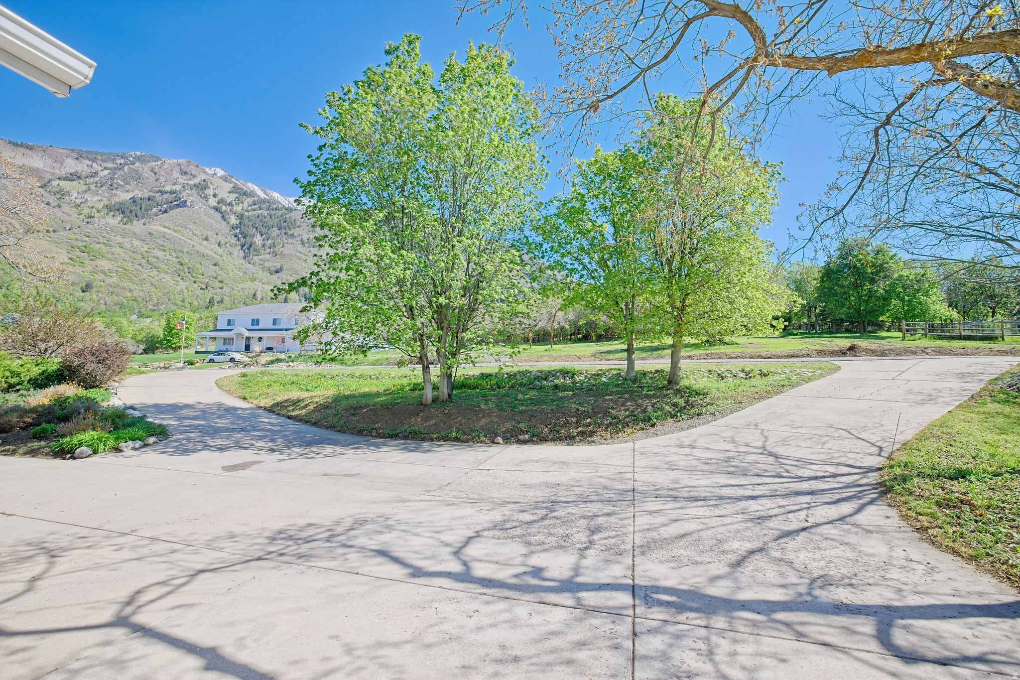 50 E HIGHLINE DR
