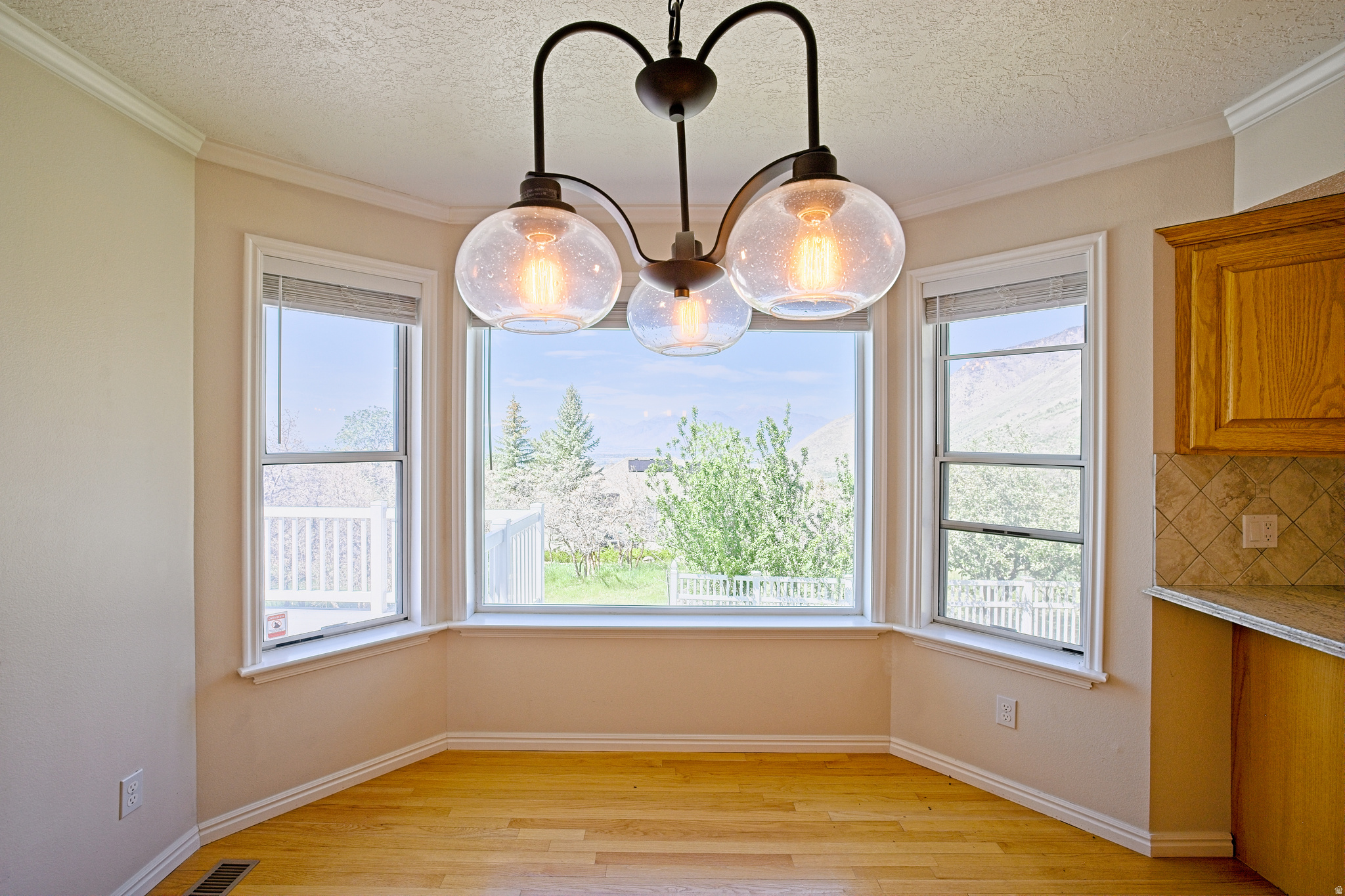 50 E HIGHLINE DR