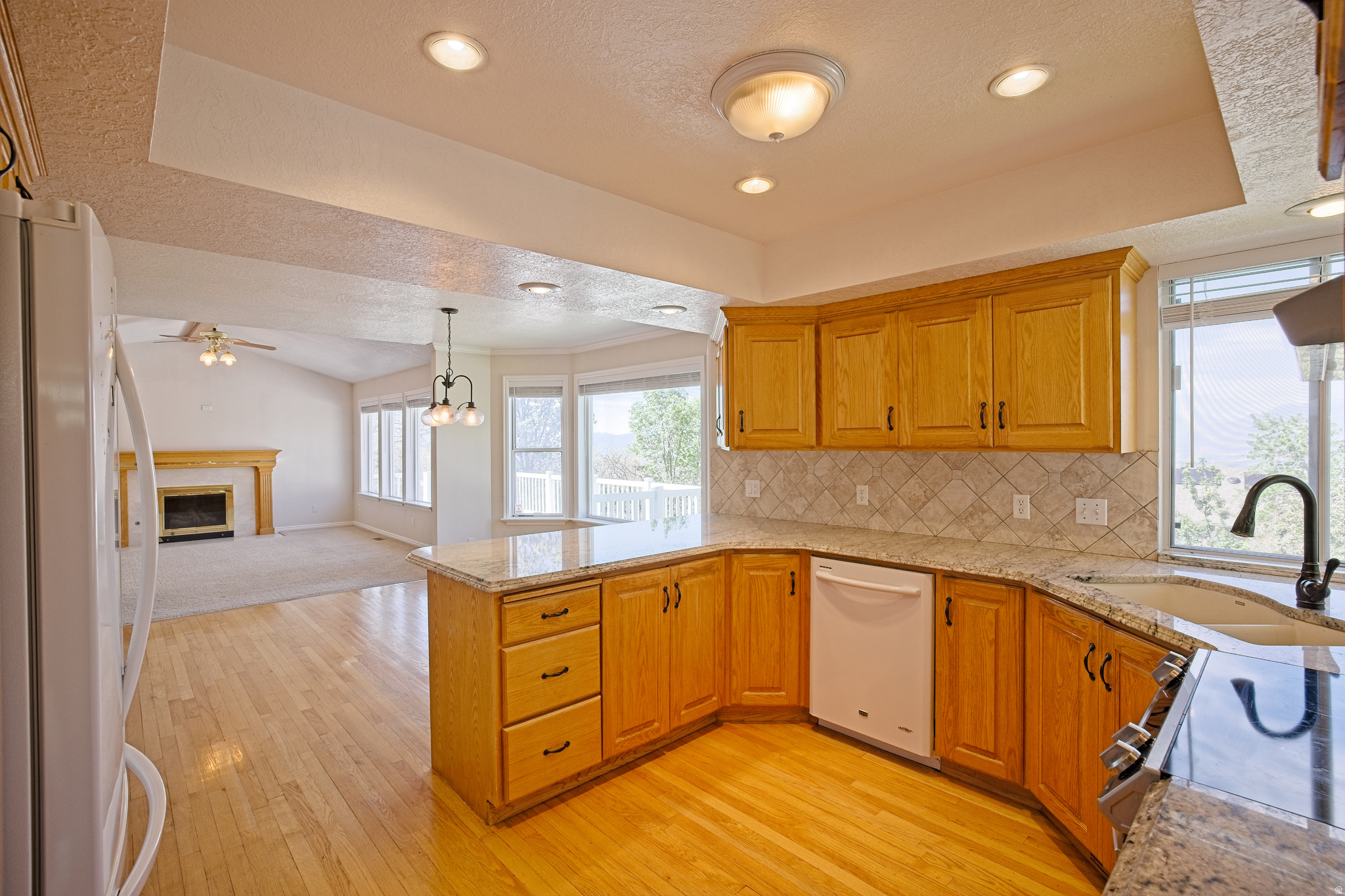 50 E HIGHLINE DR