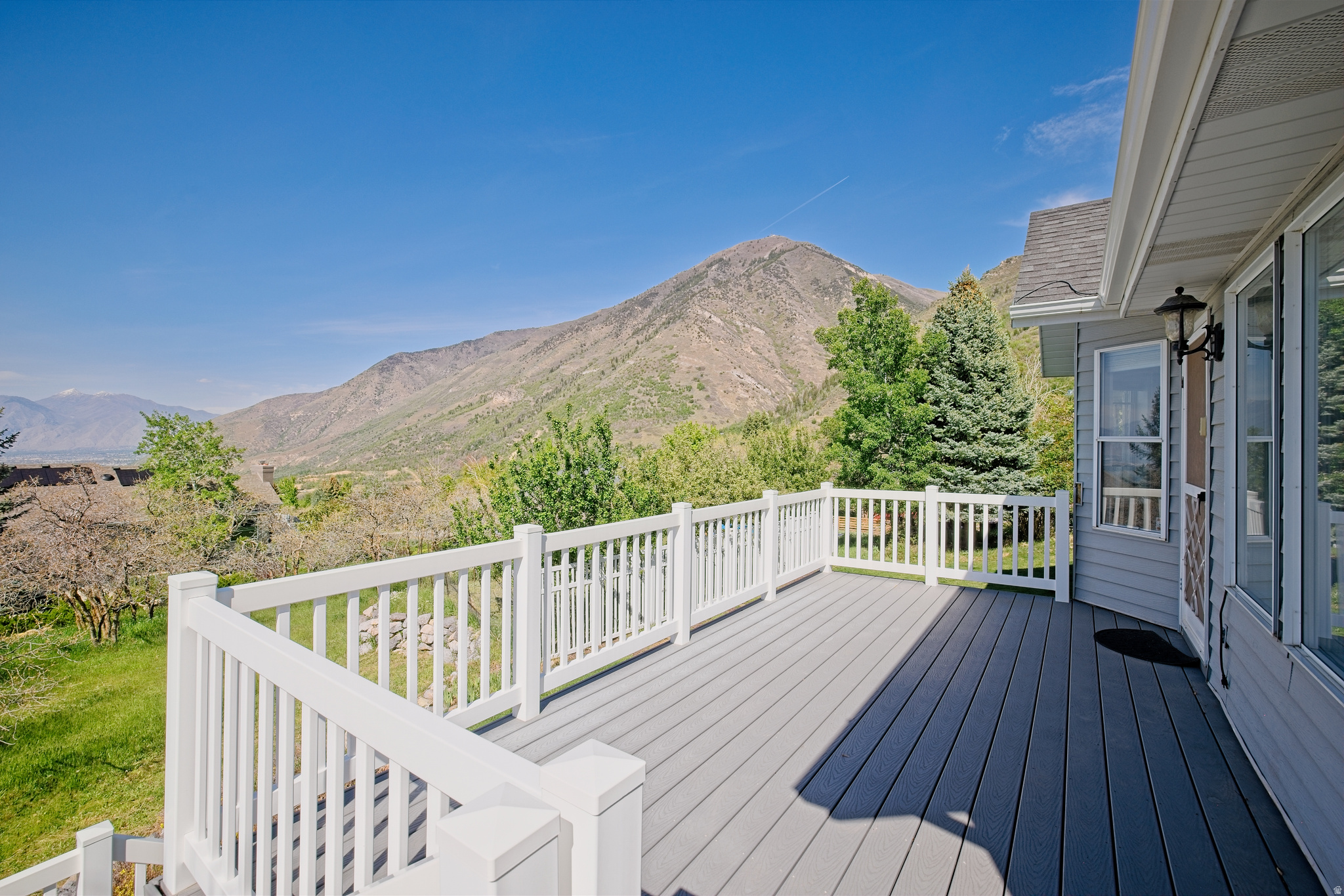 50 E HIGHLINE DR