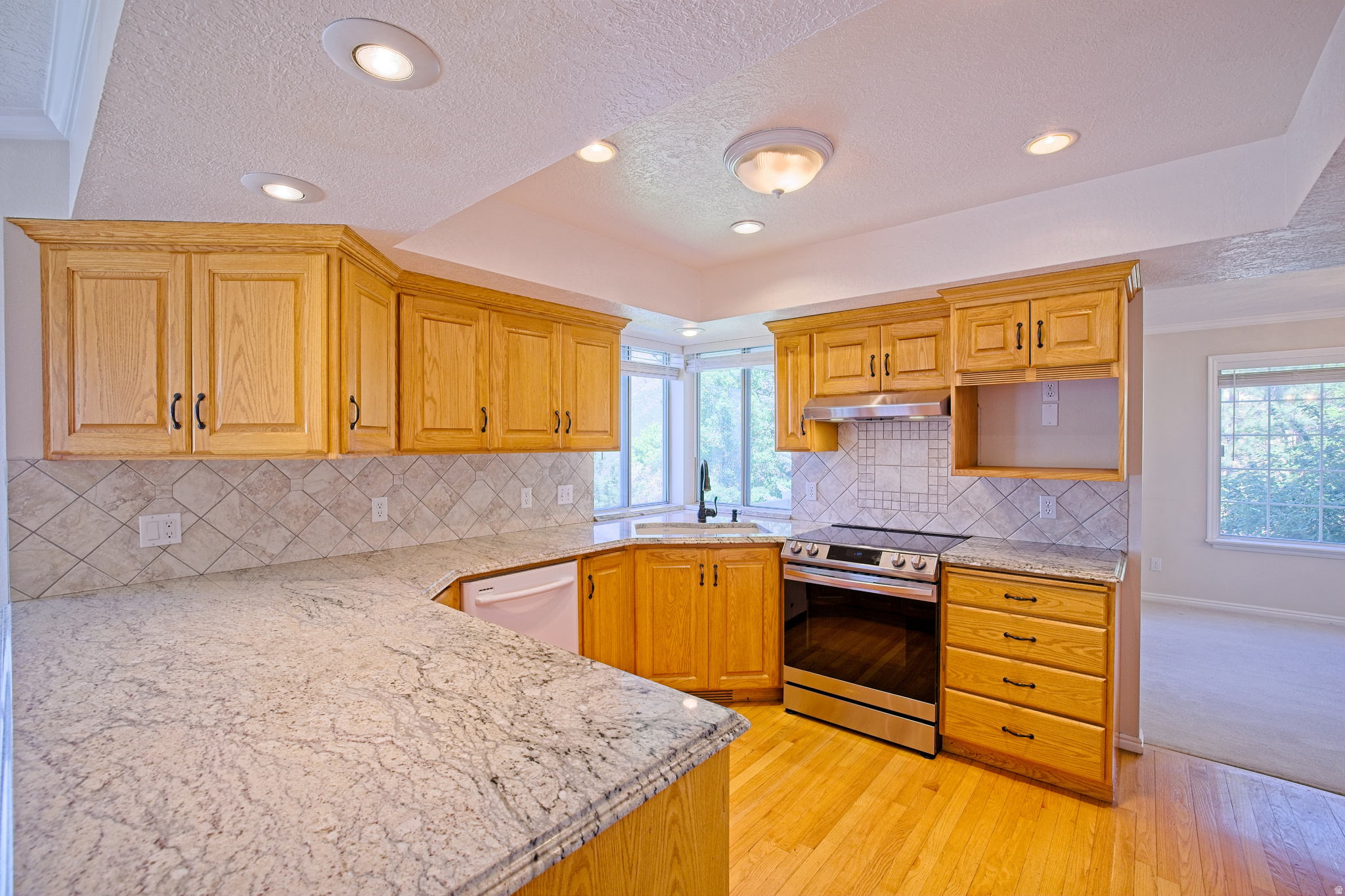 50 E HIGHLINE DR
