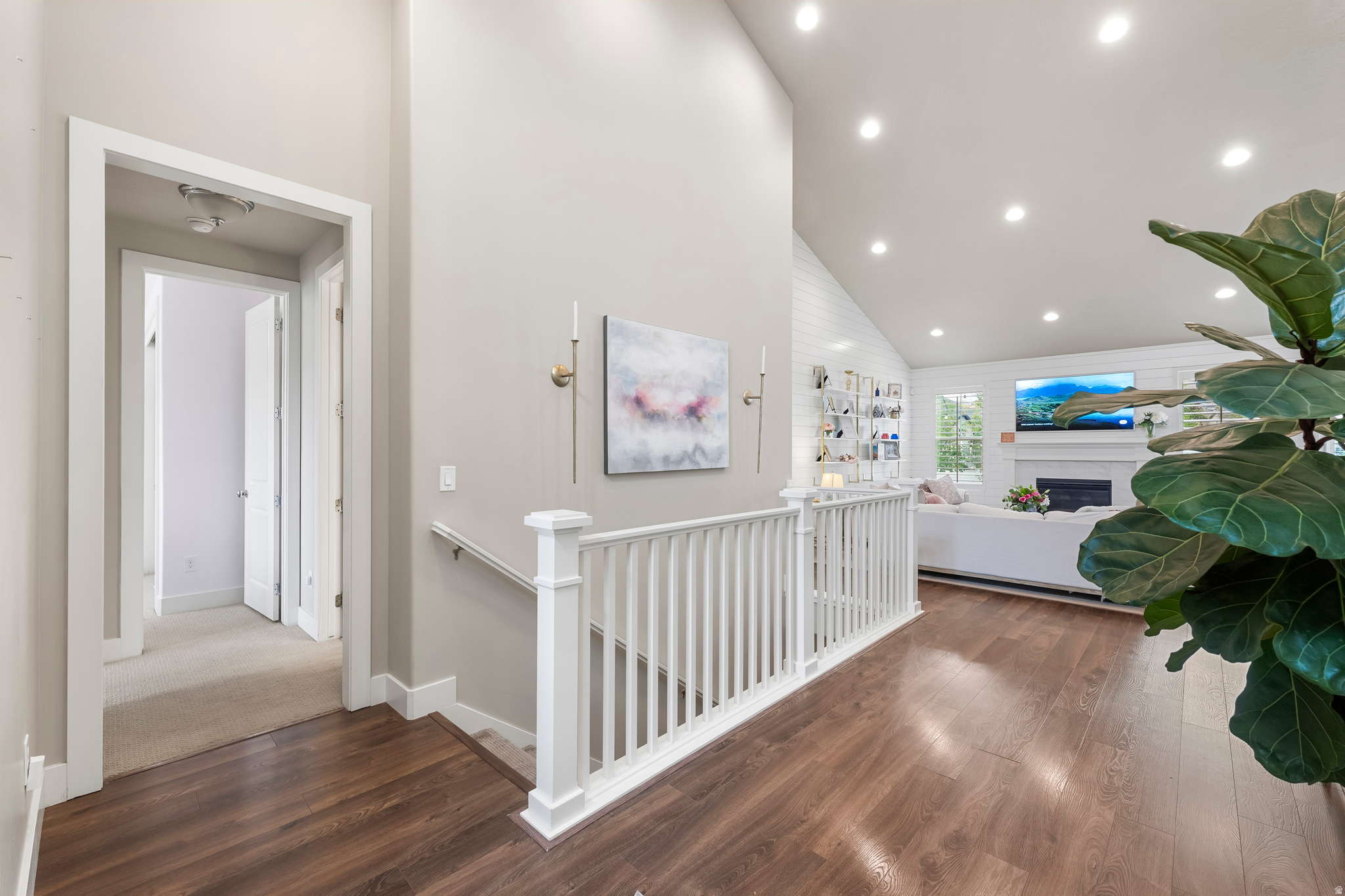 626 W PARKVIEW DR