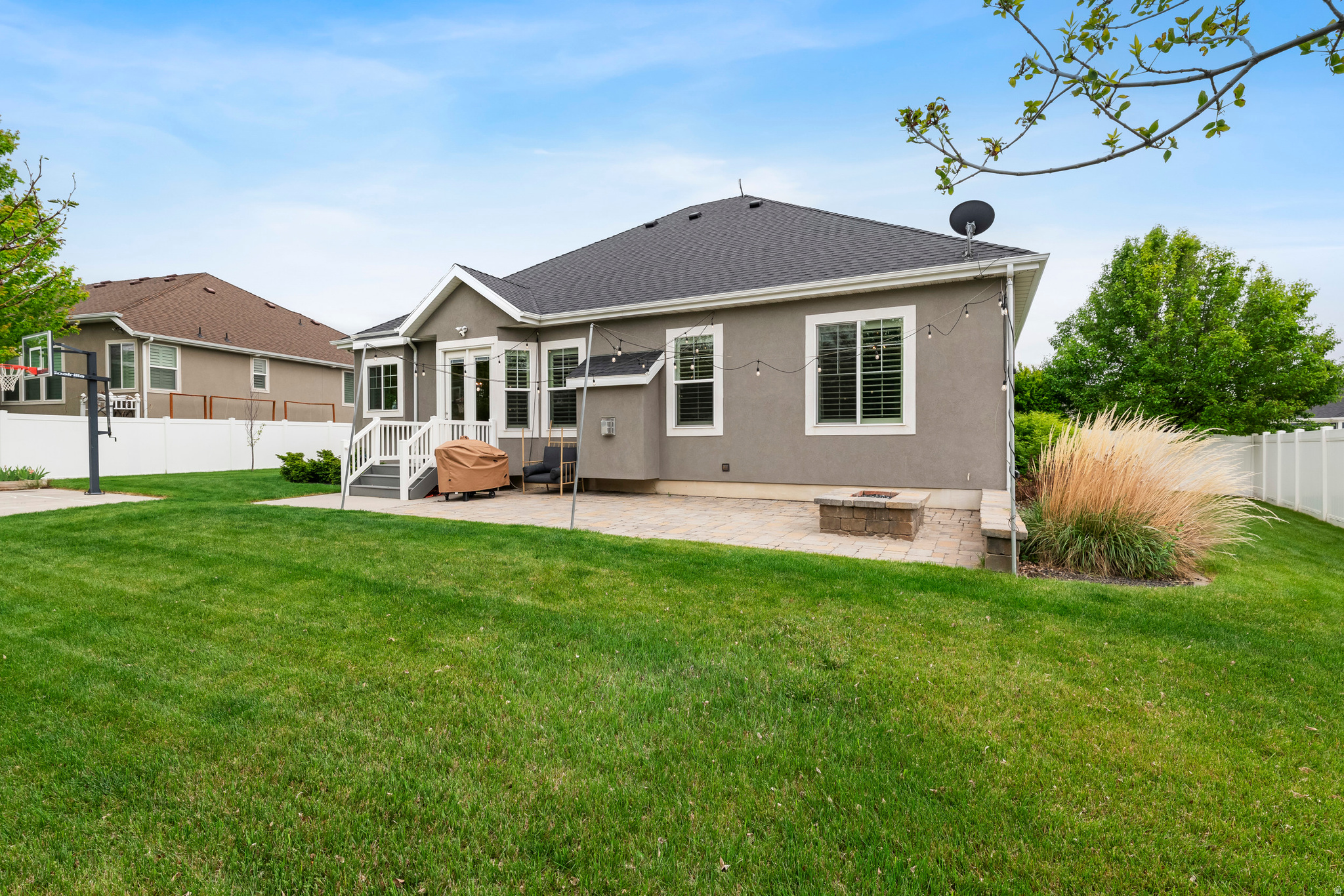 626 W PARKVIEW DR
