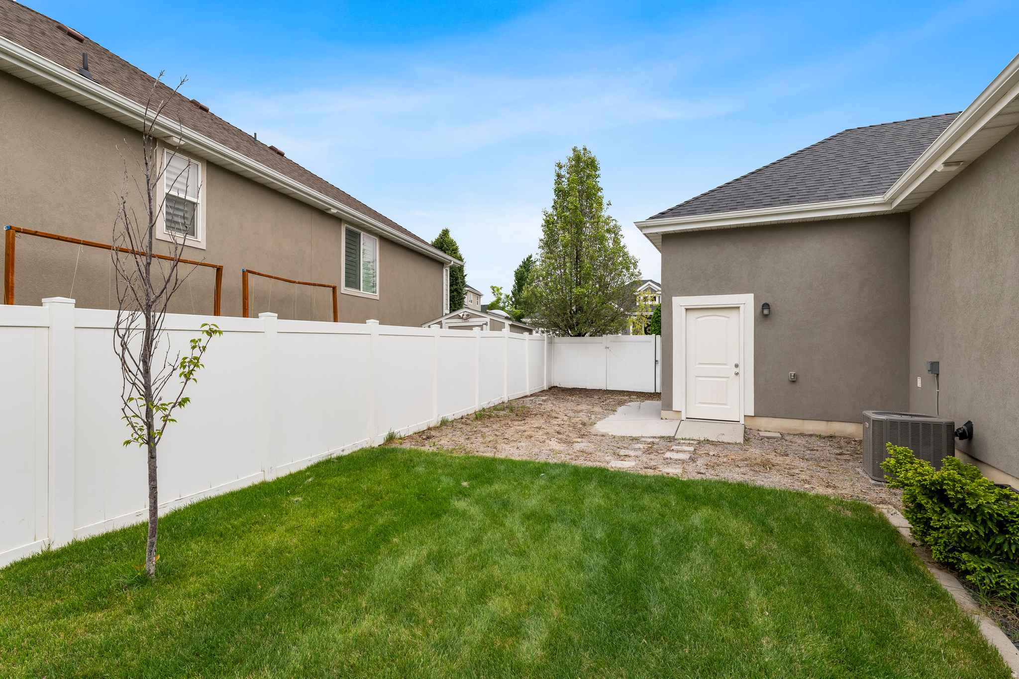 626 W PARKVIEW DR