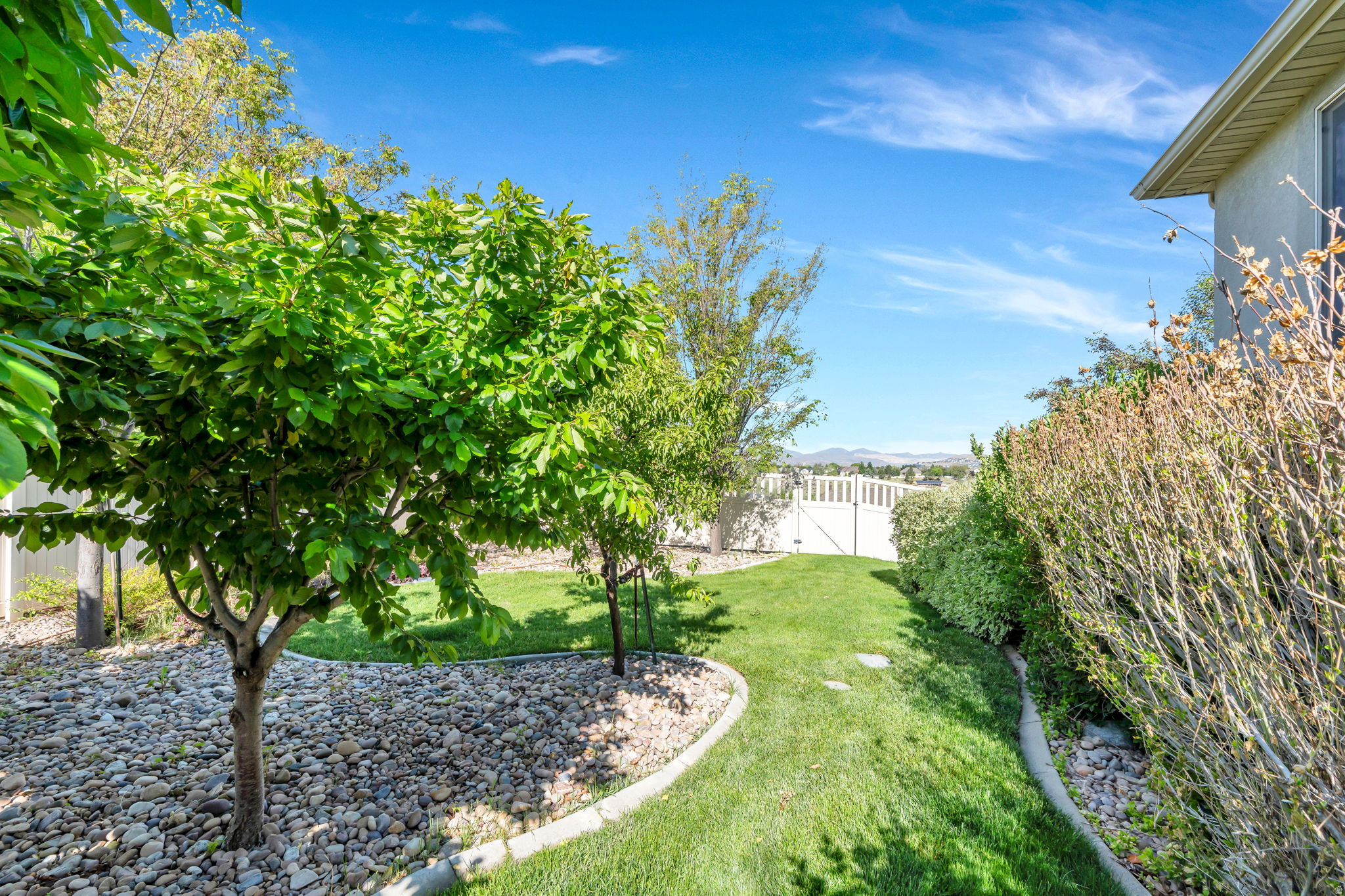 10475 N CANTERBURY DR