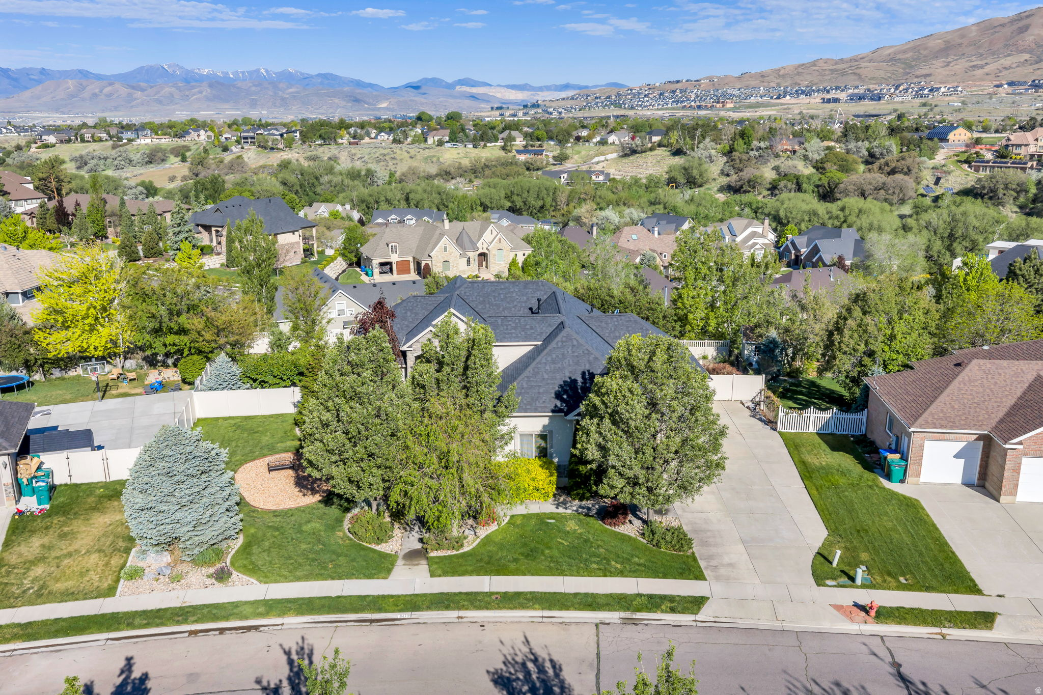 10475 N CANTERBURY DR