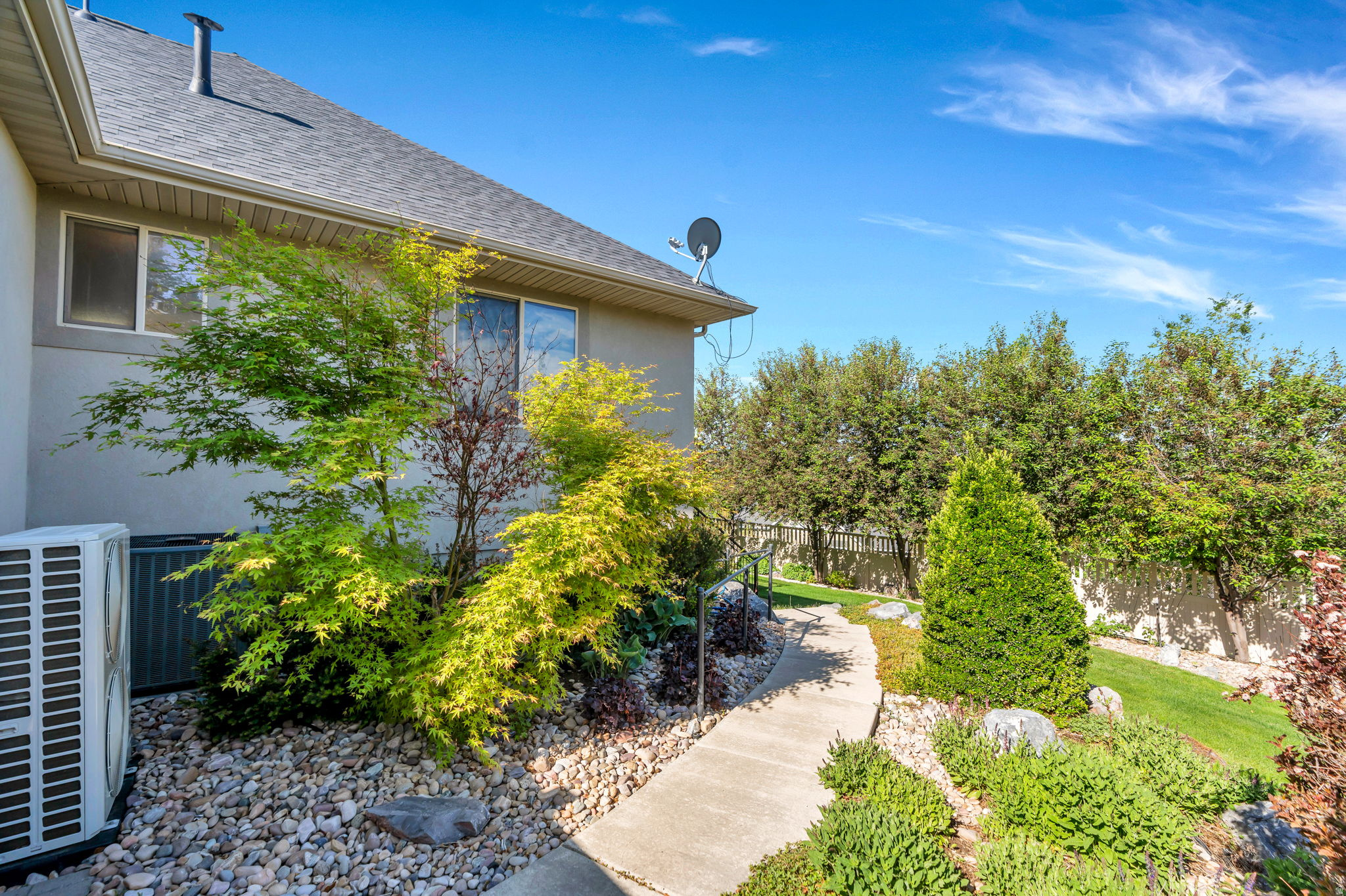 10475 N CANTERBURY DR