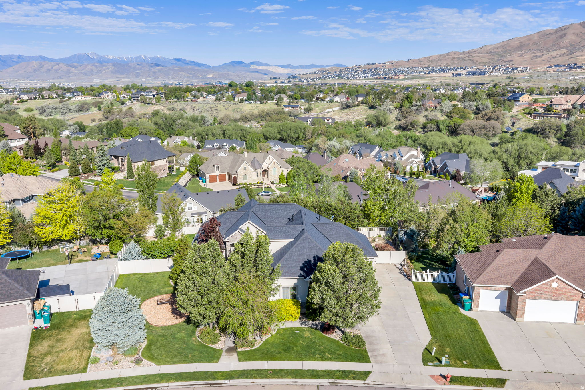 10475 N CANTERBURY DR