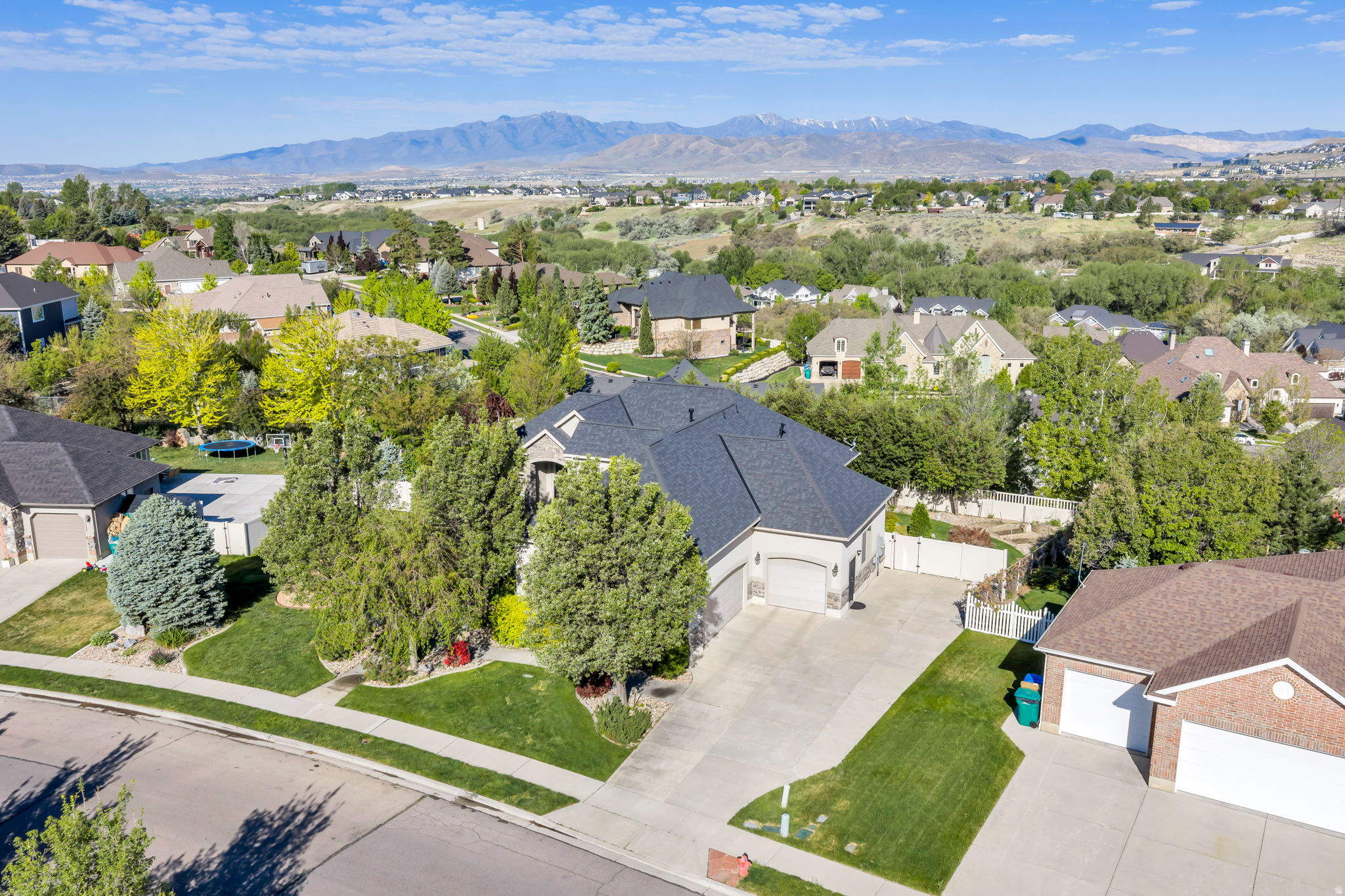 10475 N CANTERBURY DR