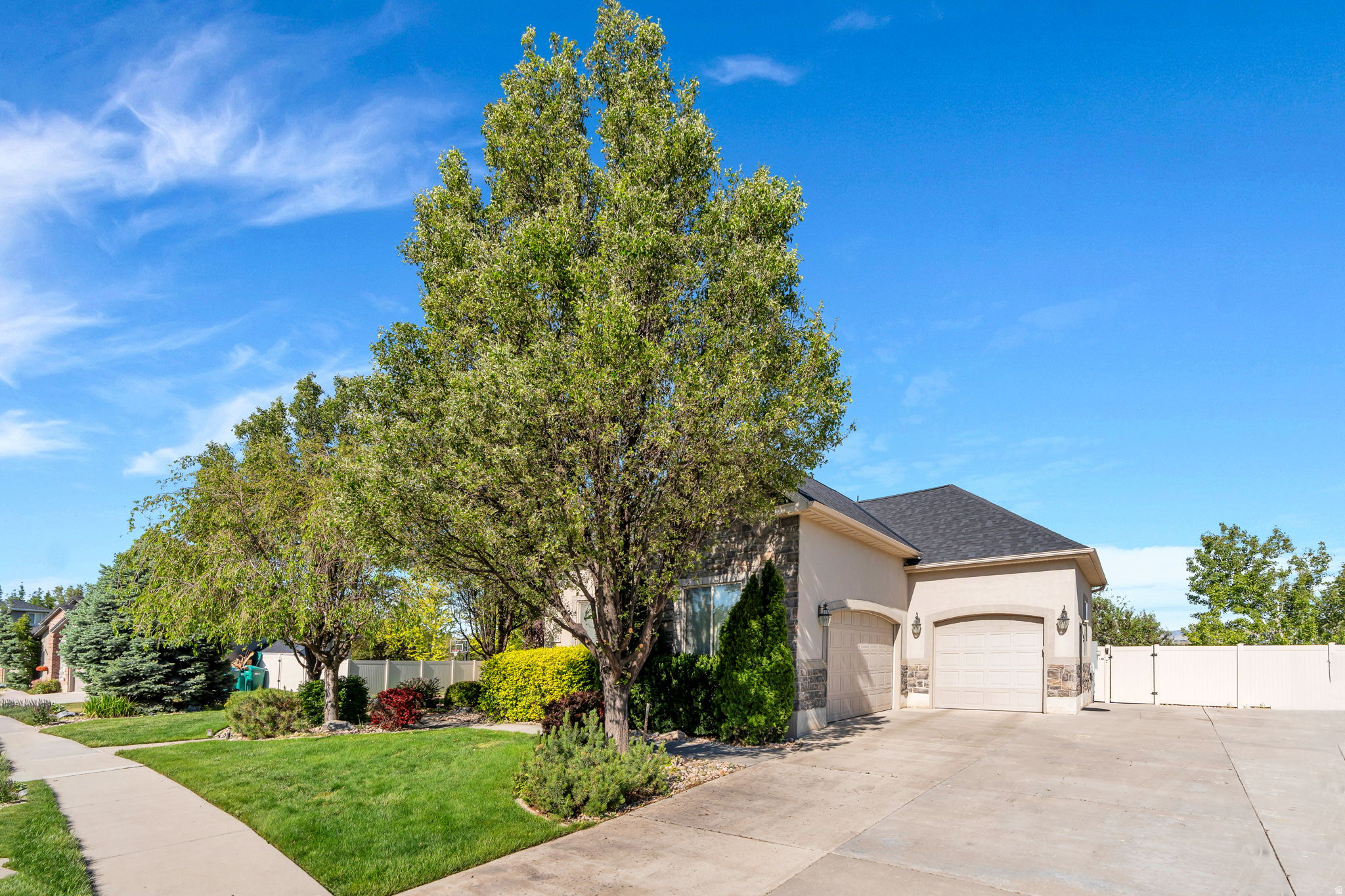 10475 N CANTERBURY DR