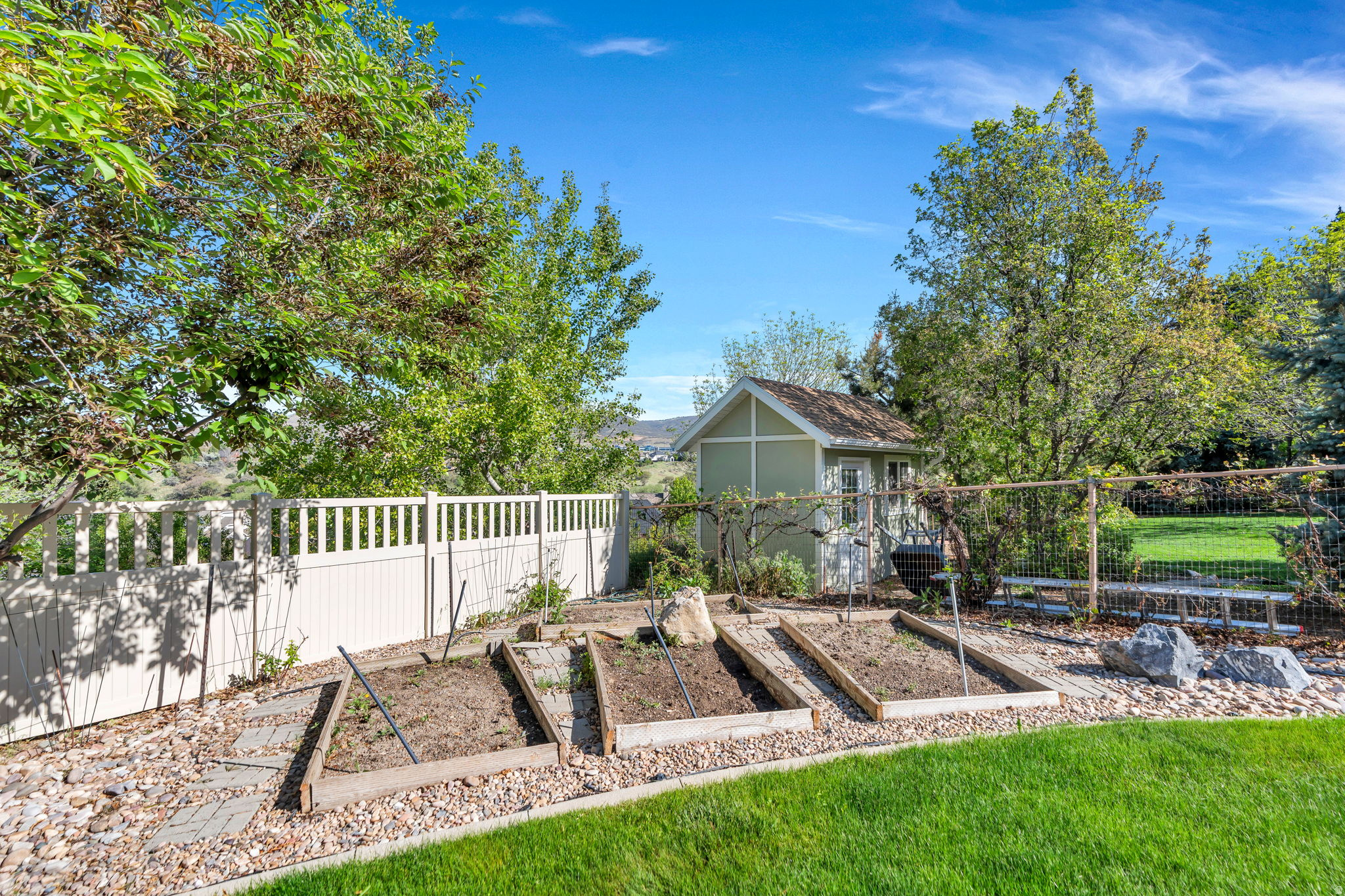 10475 N CANTERBURY DR