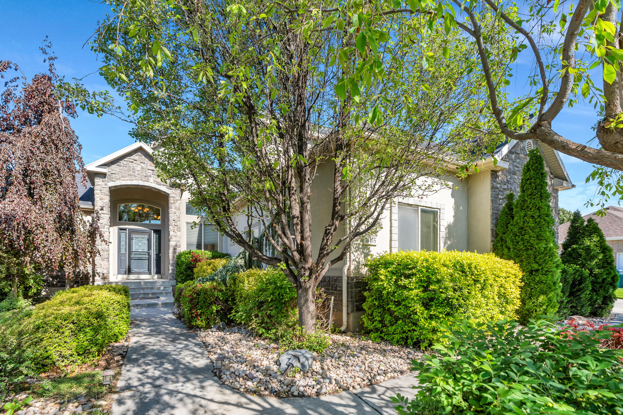 10475 N CANTERBURY DR