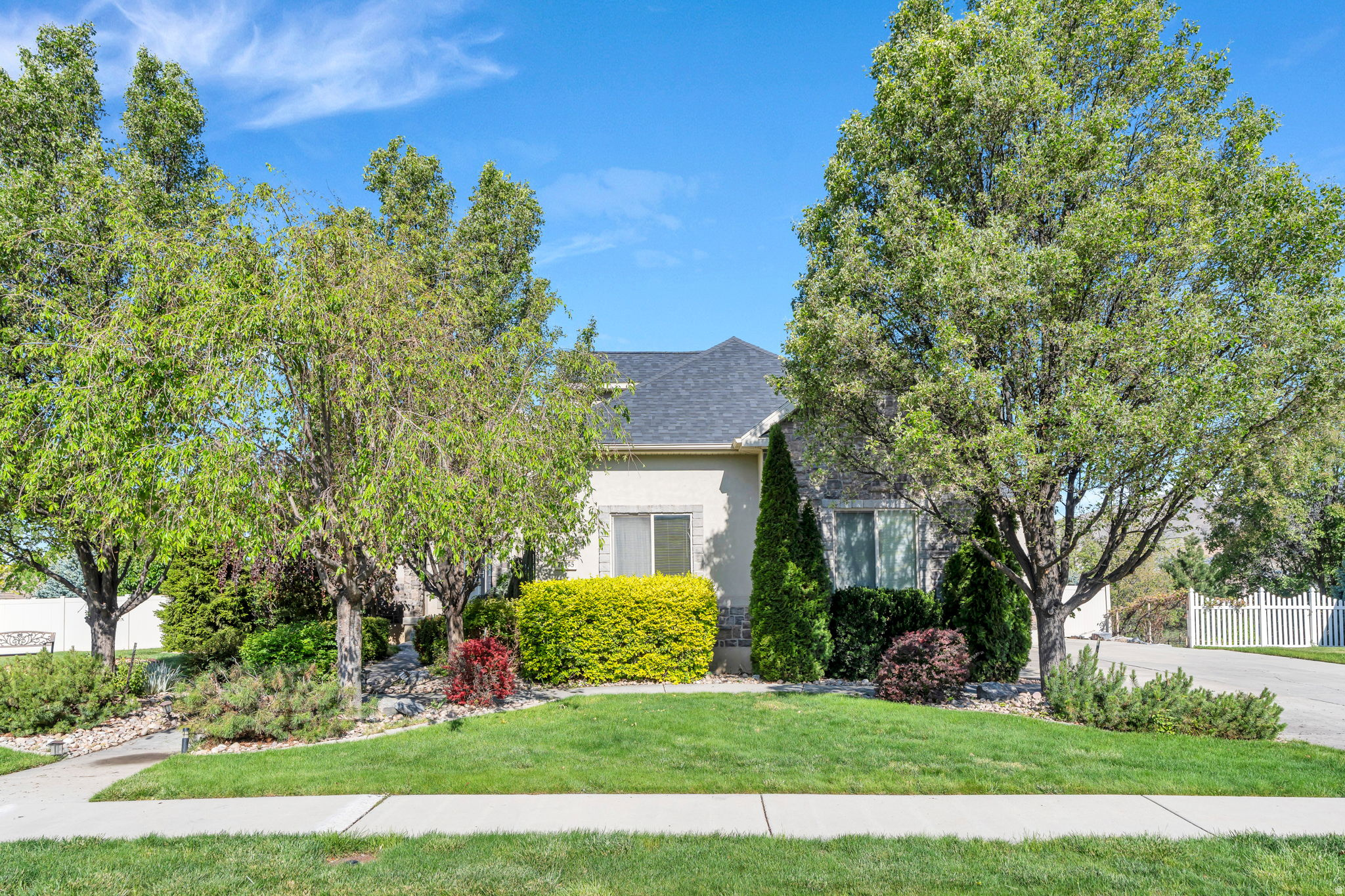 10475 N CANTERBURY DR