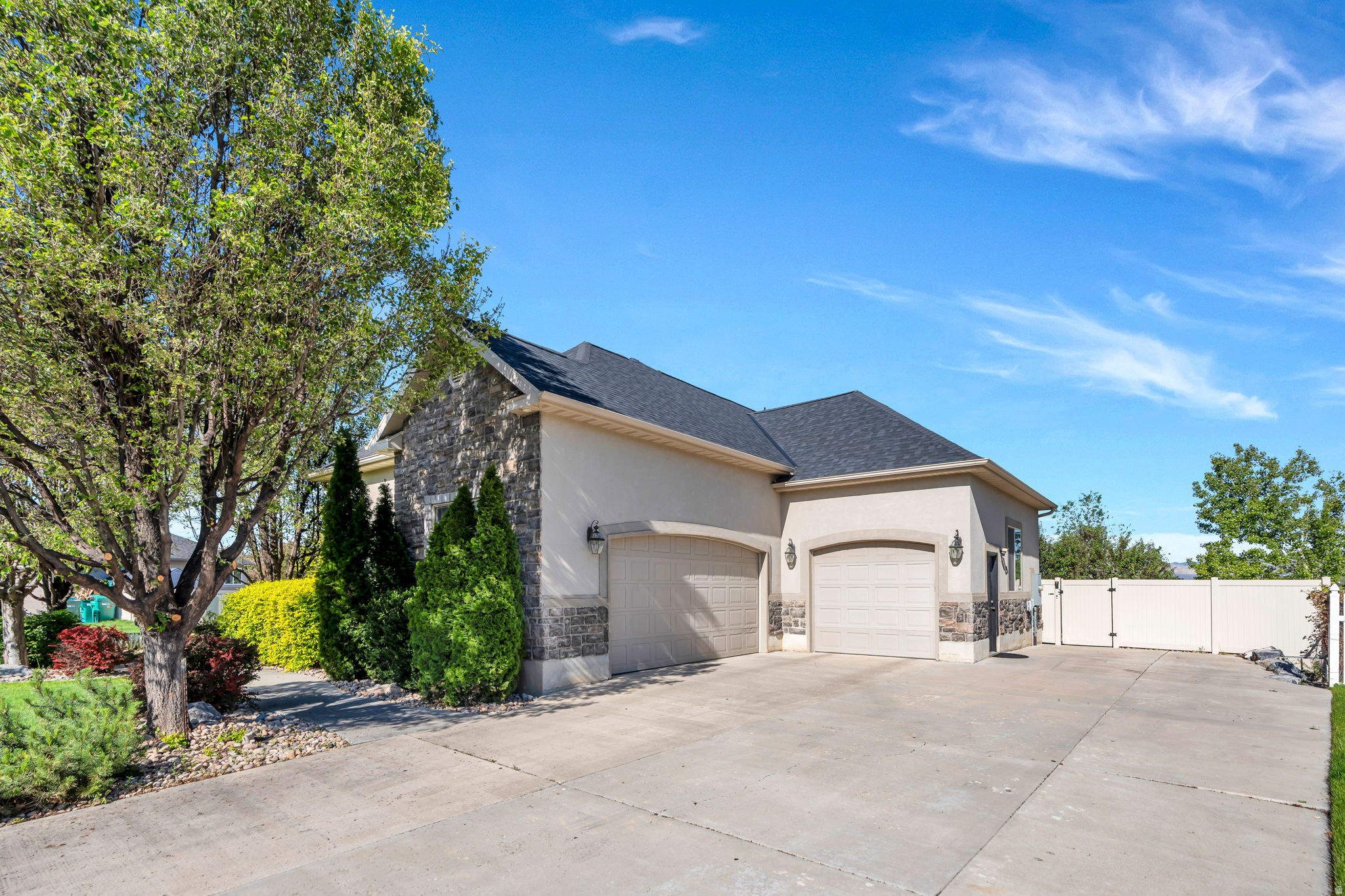 10475 N CANTERBURY DR