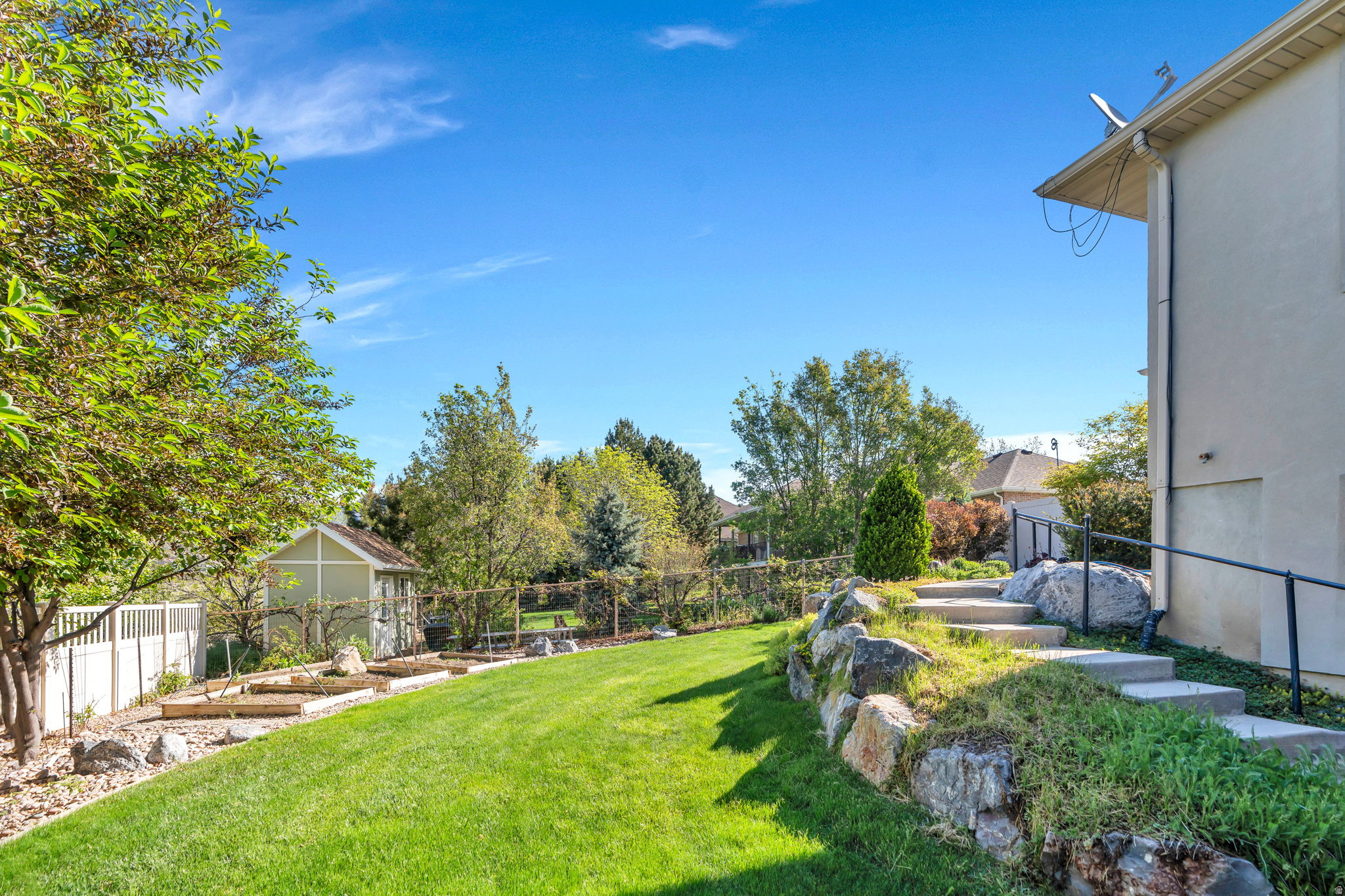 10475 N CANTERBURY DR