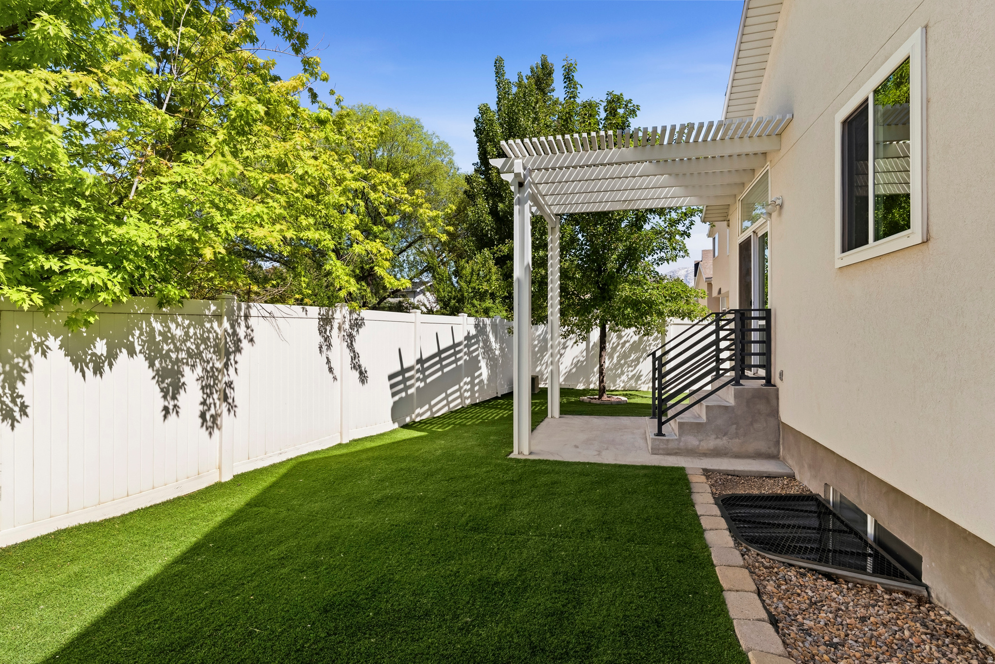 665 RIVERWALK DR