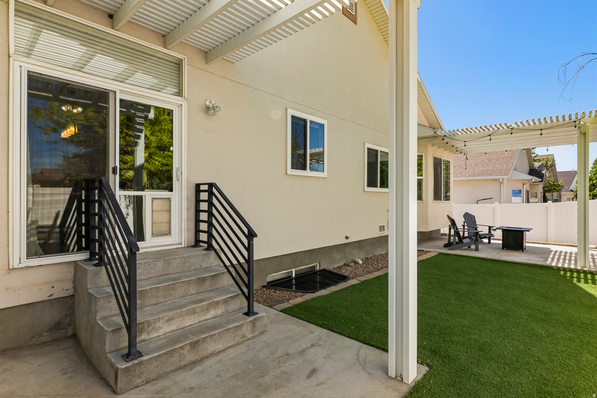 665 RIVERWALK DR