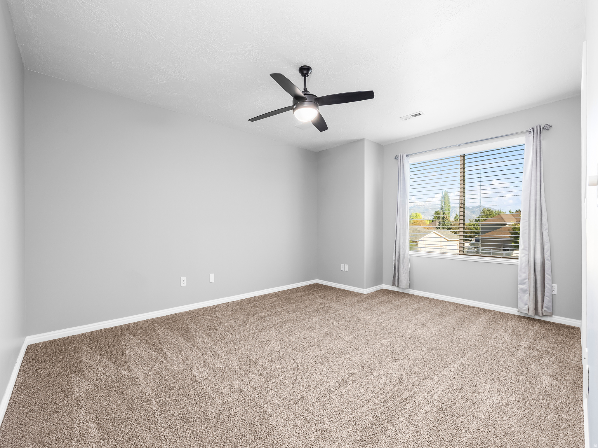 1425 N MANILA CT