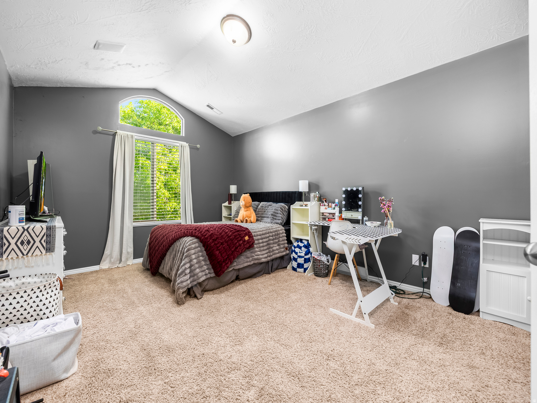1425 N MANILA CT