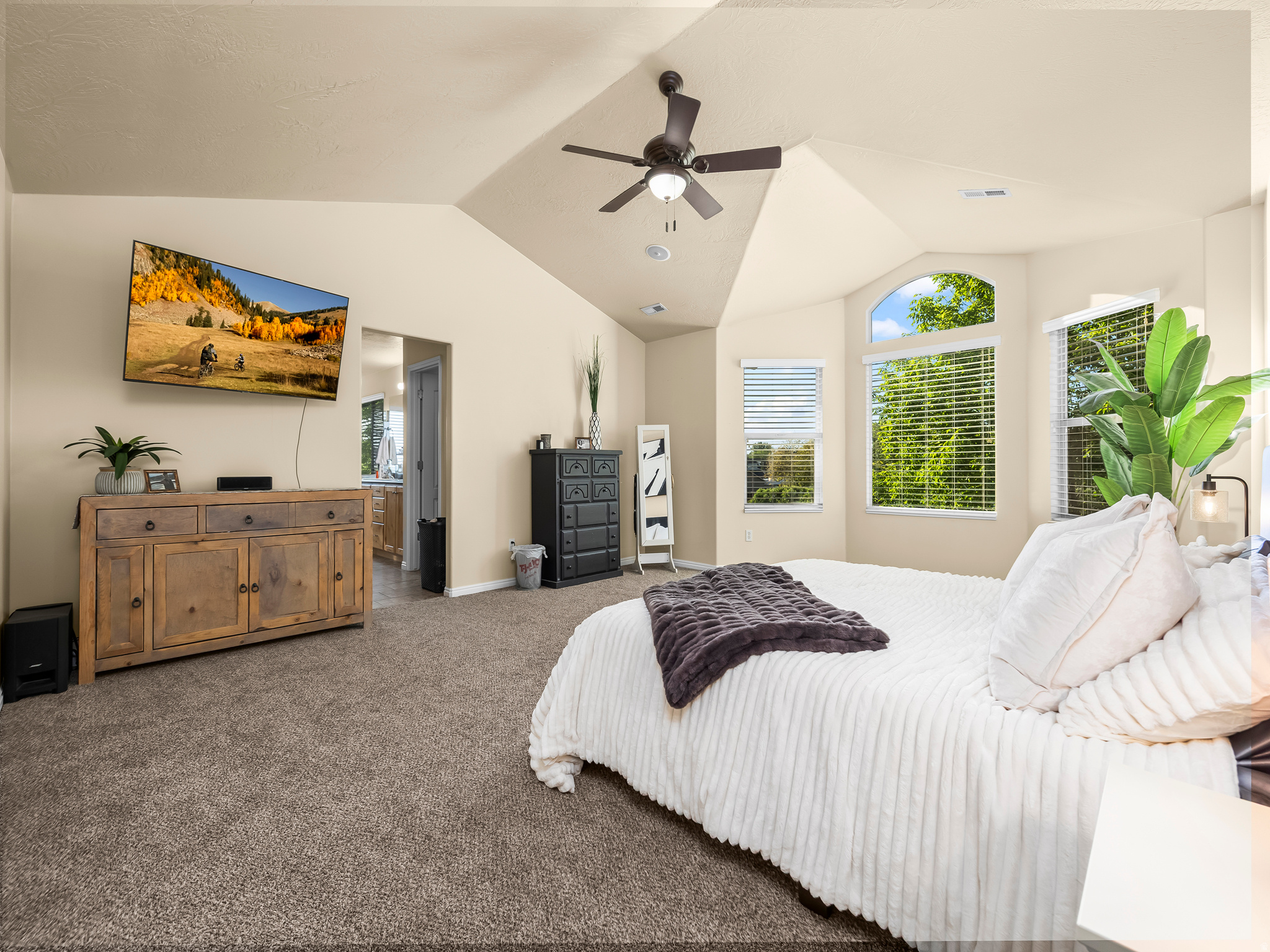 1425 N MANILA CT
