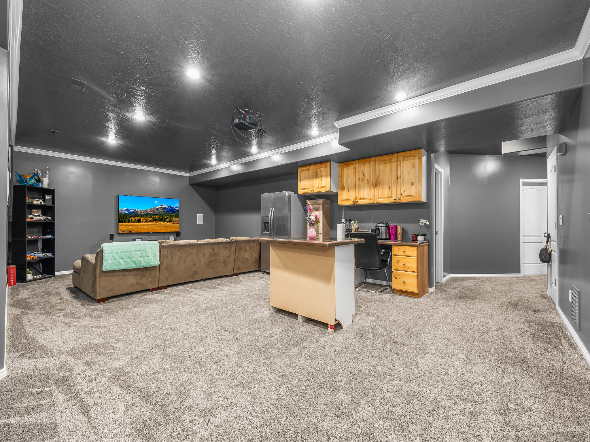 1425 N MANILA CT