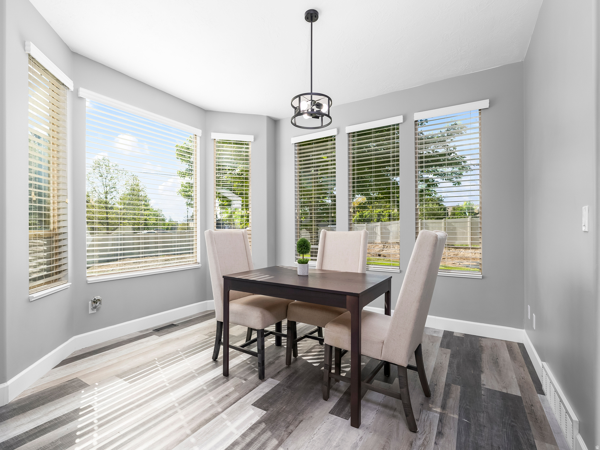 1425 N MANILA CT