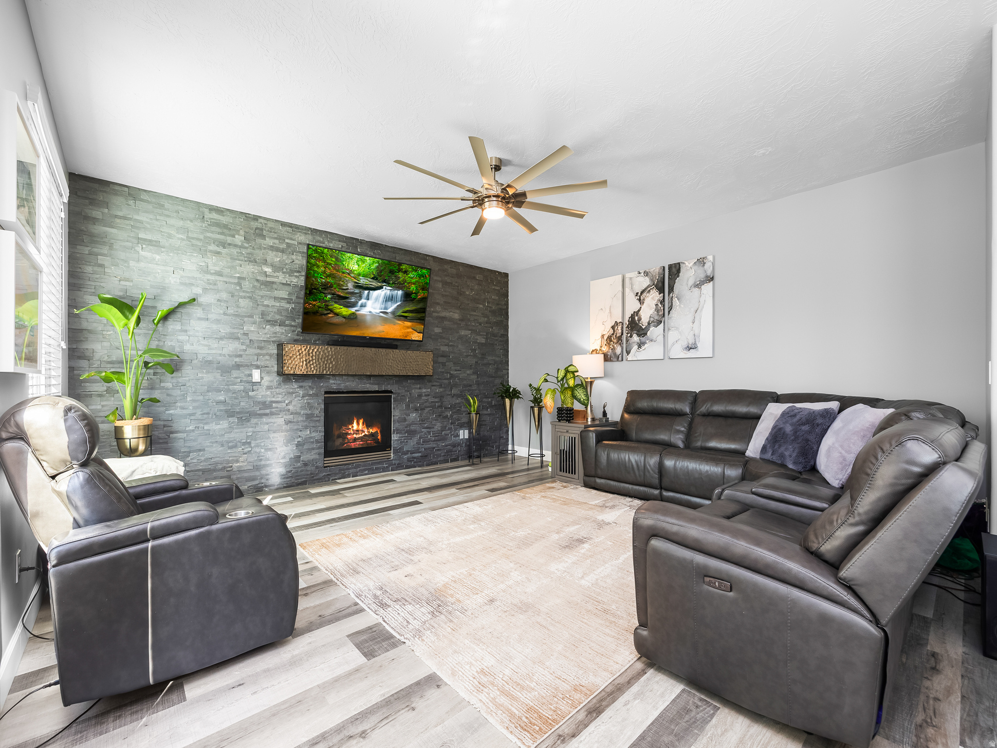 1425 N MANILA CT