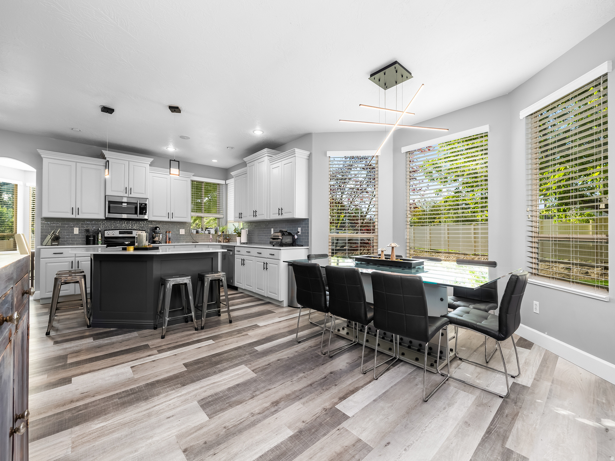 1425 N MANILA CT