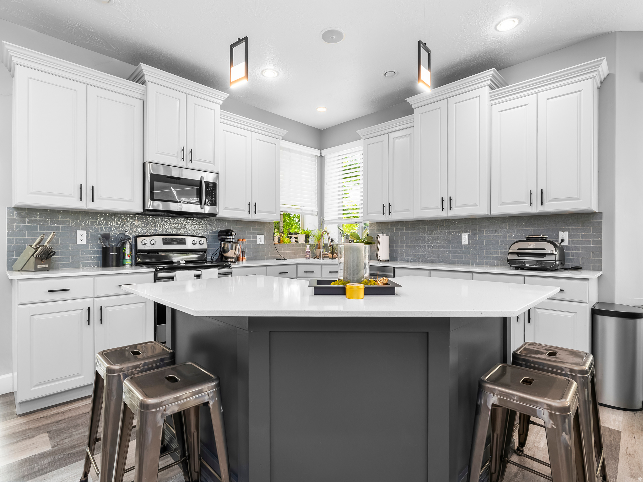1425 N MANILA CT