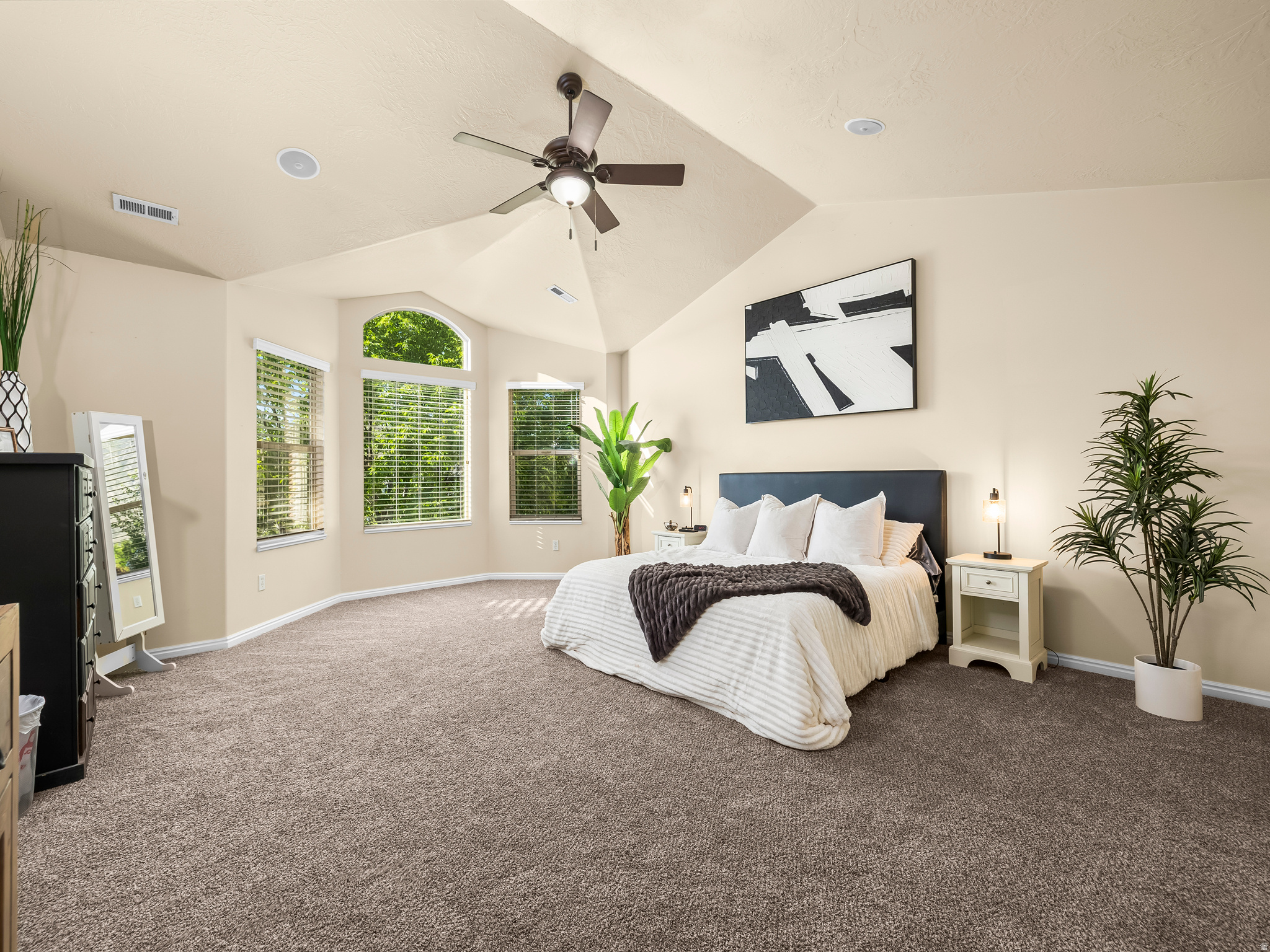 1425 N MANILA CT
