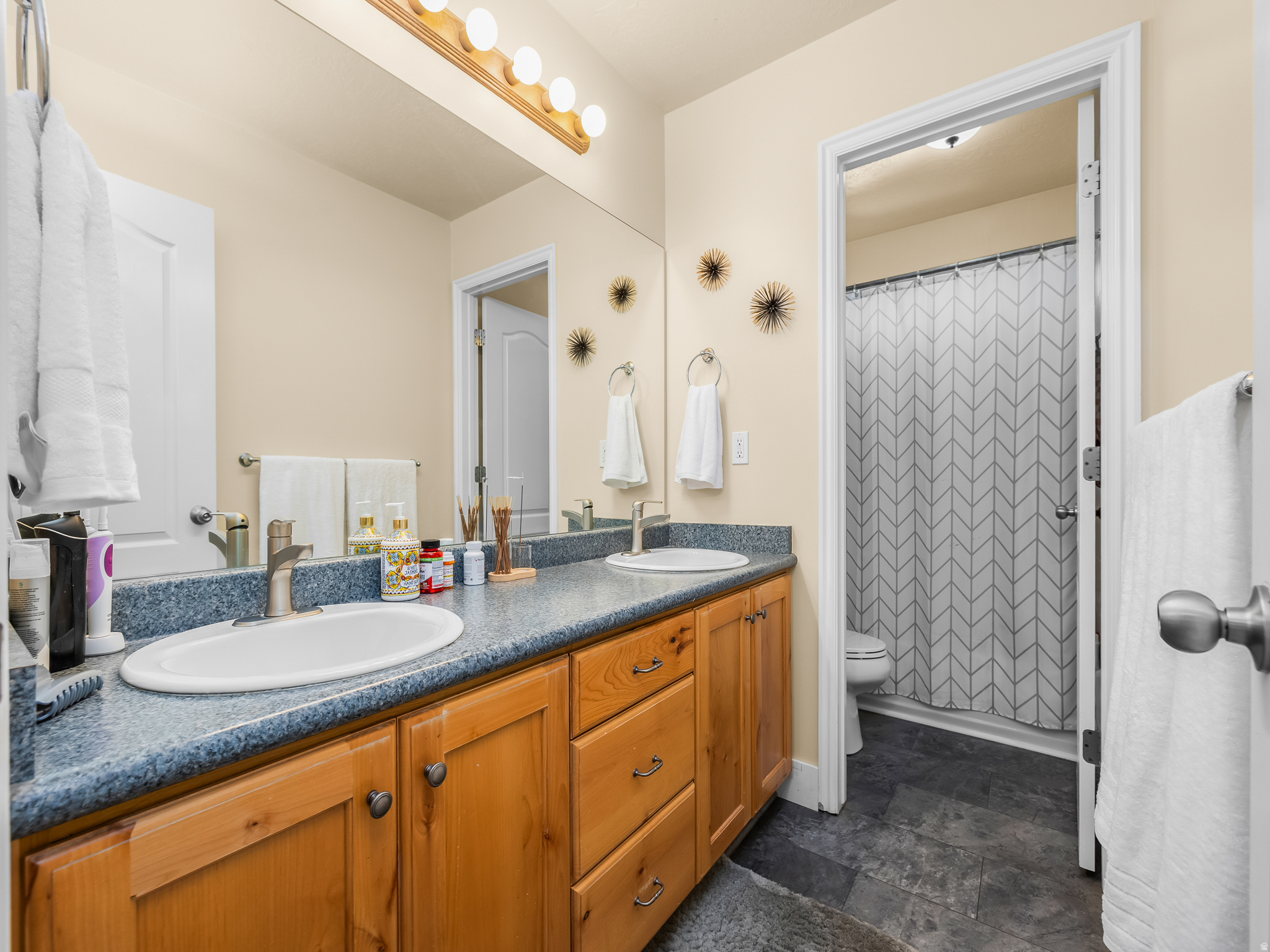1425 N MANILA CT