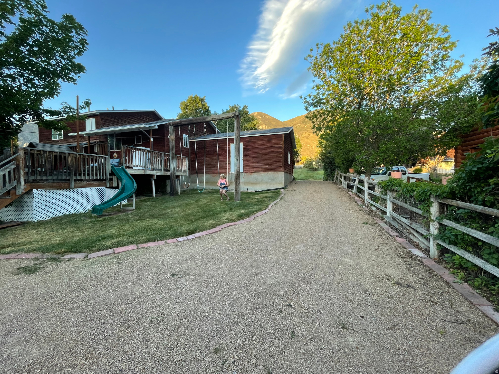 9905 N MEADOW DR