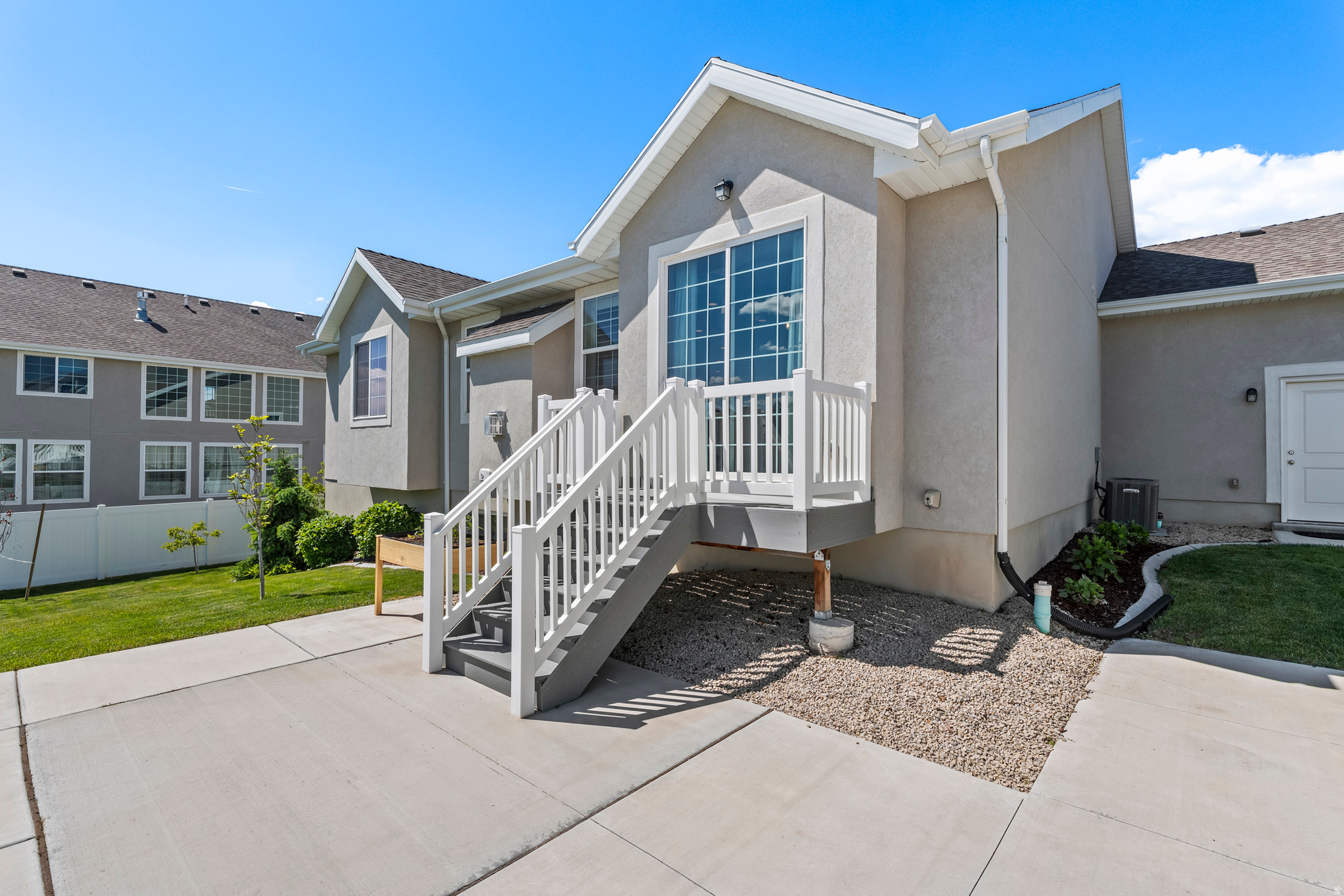 701 W 2990 N