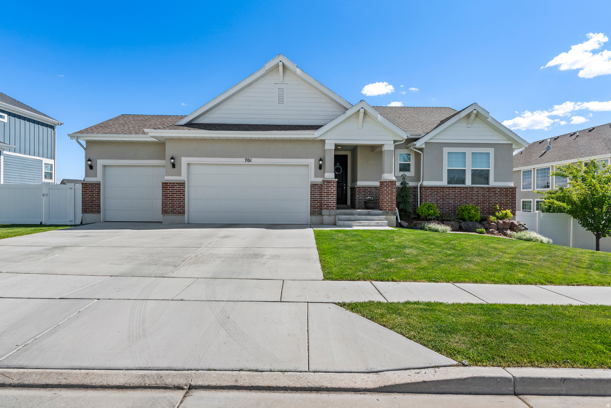 701 W 2990 N