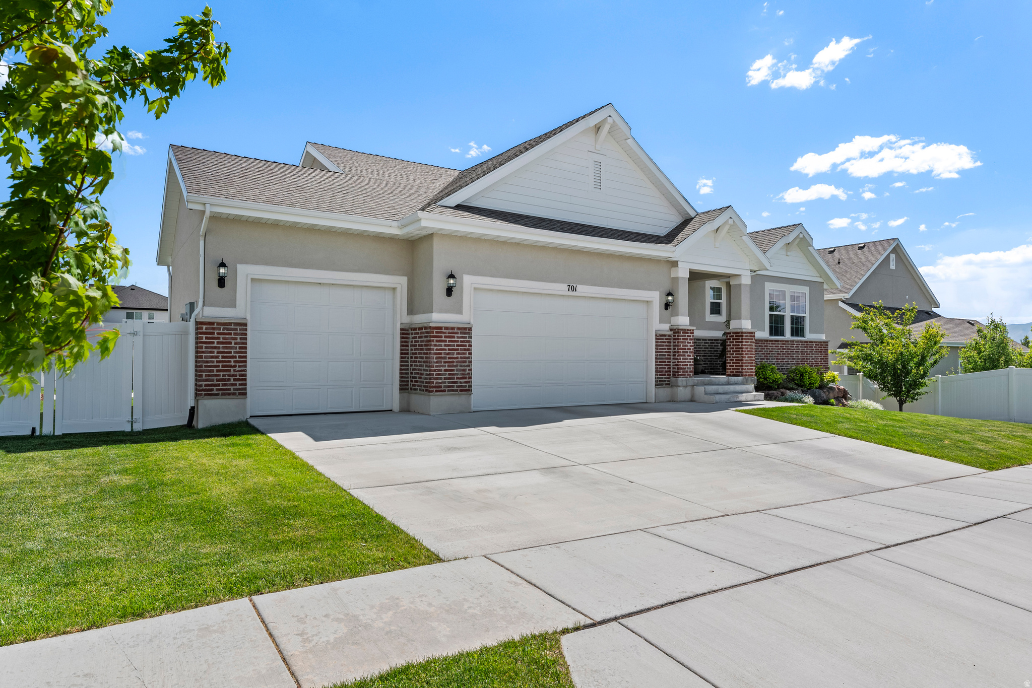 701 W 2990 N
