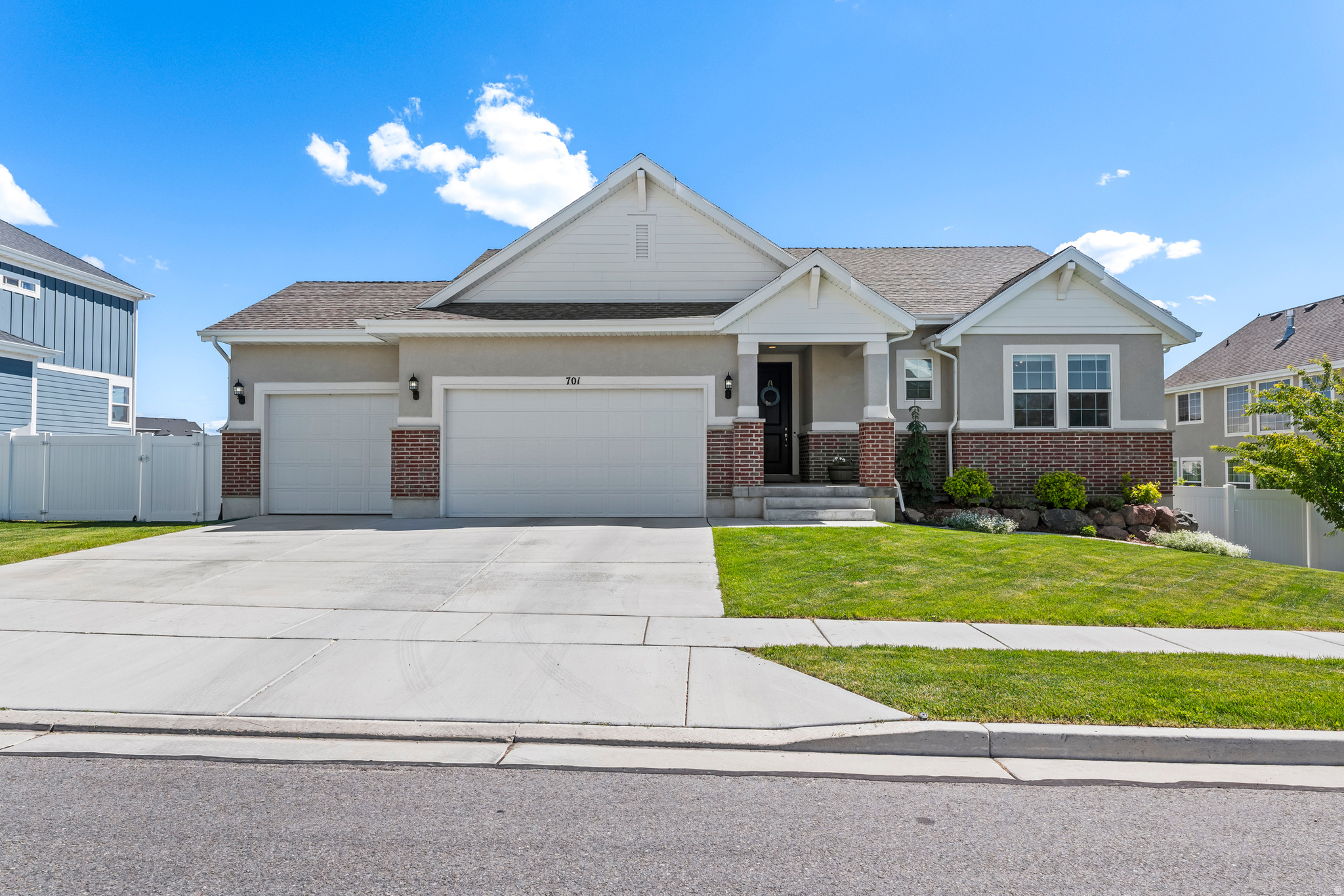 701 W 2990 N