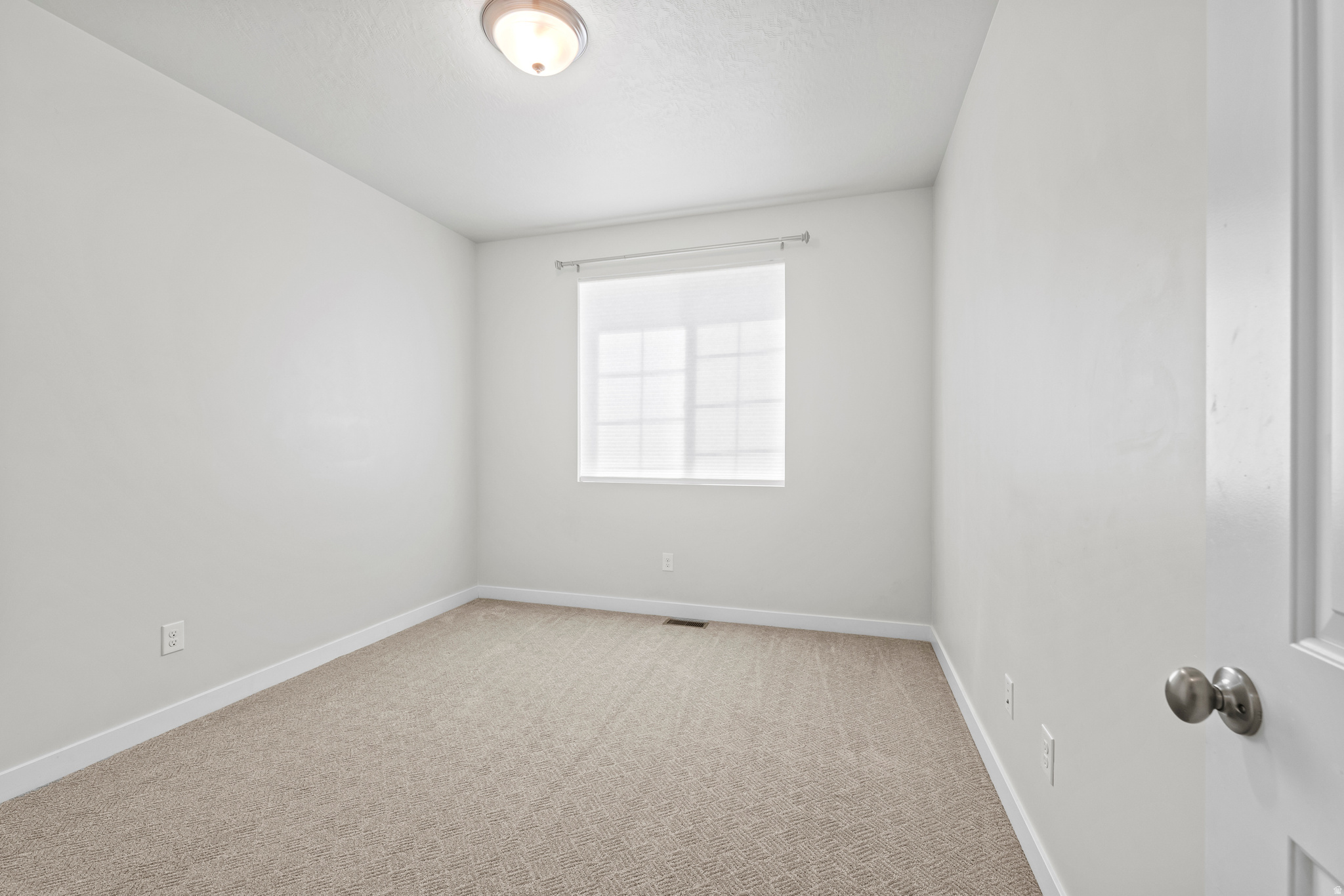 701 W 2990 N