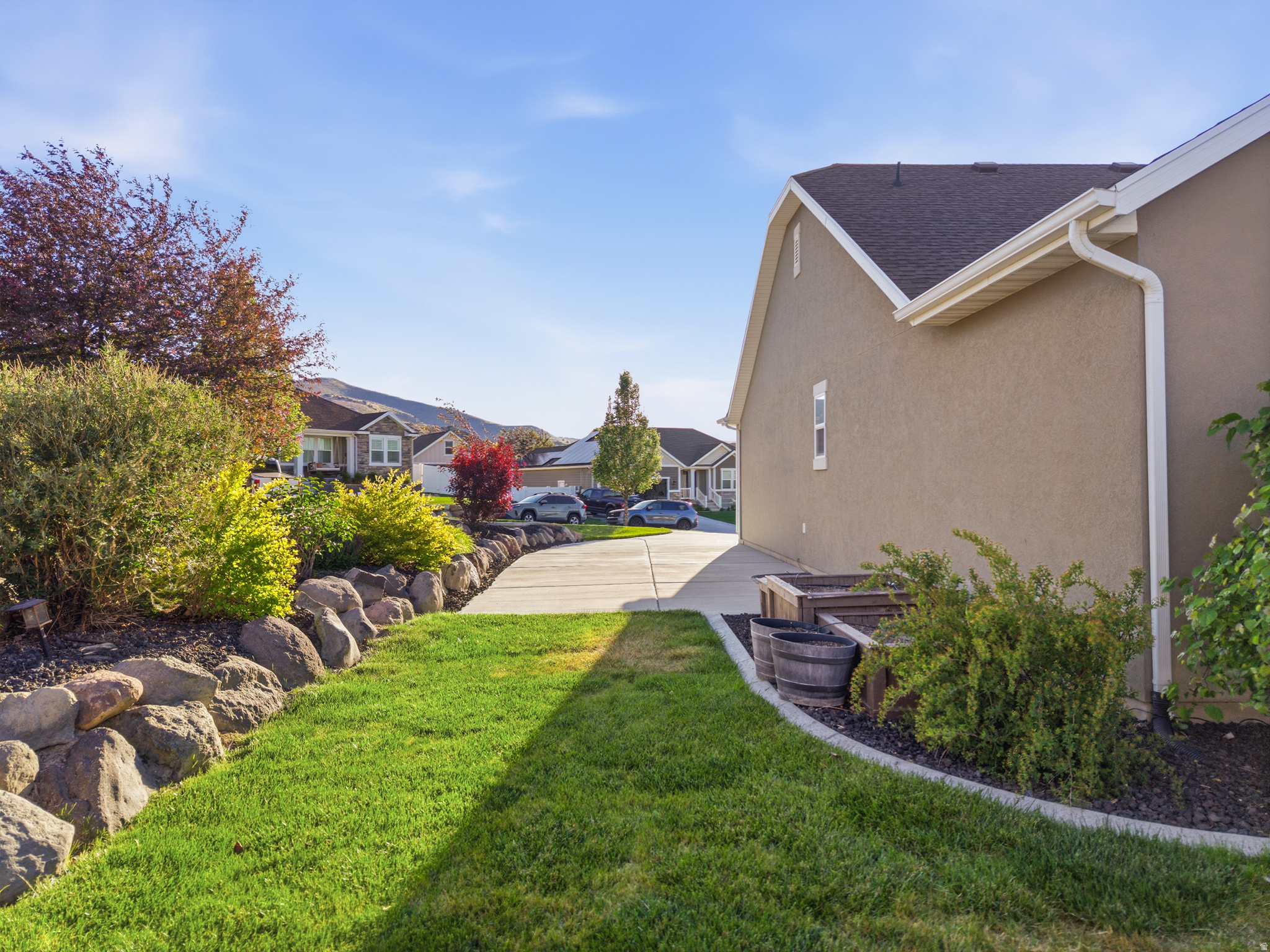 1664 S LANDROCK DR