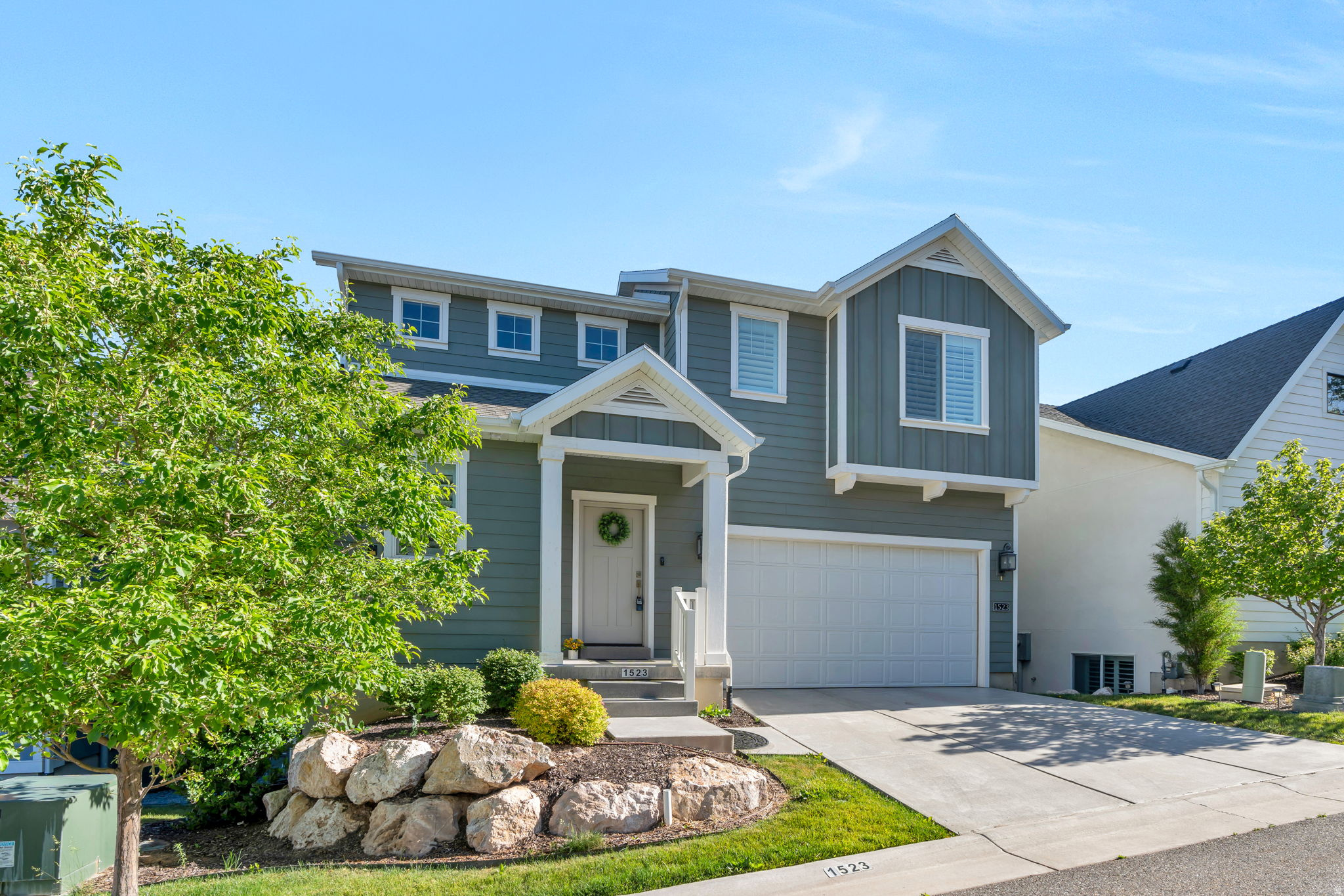 1523 E SEGO LILY CT